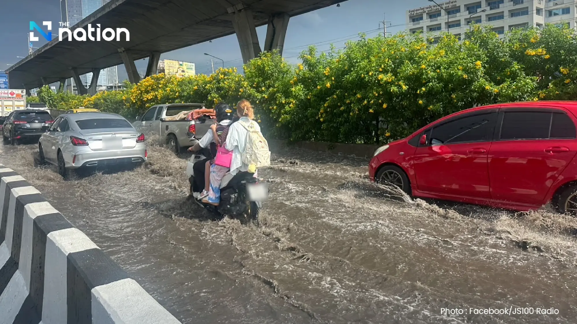 Heavy rains cause flooding in Bangkok and surrounding areas