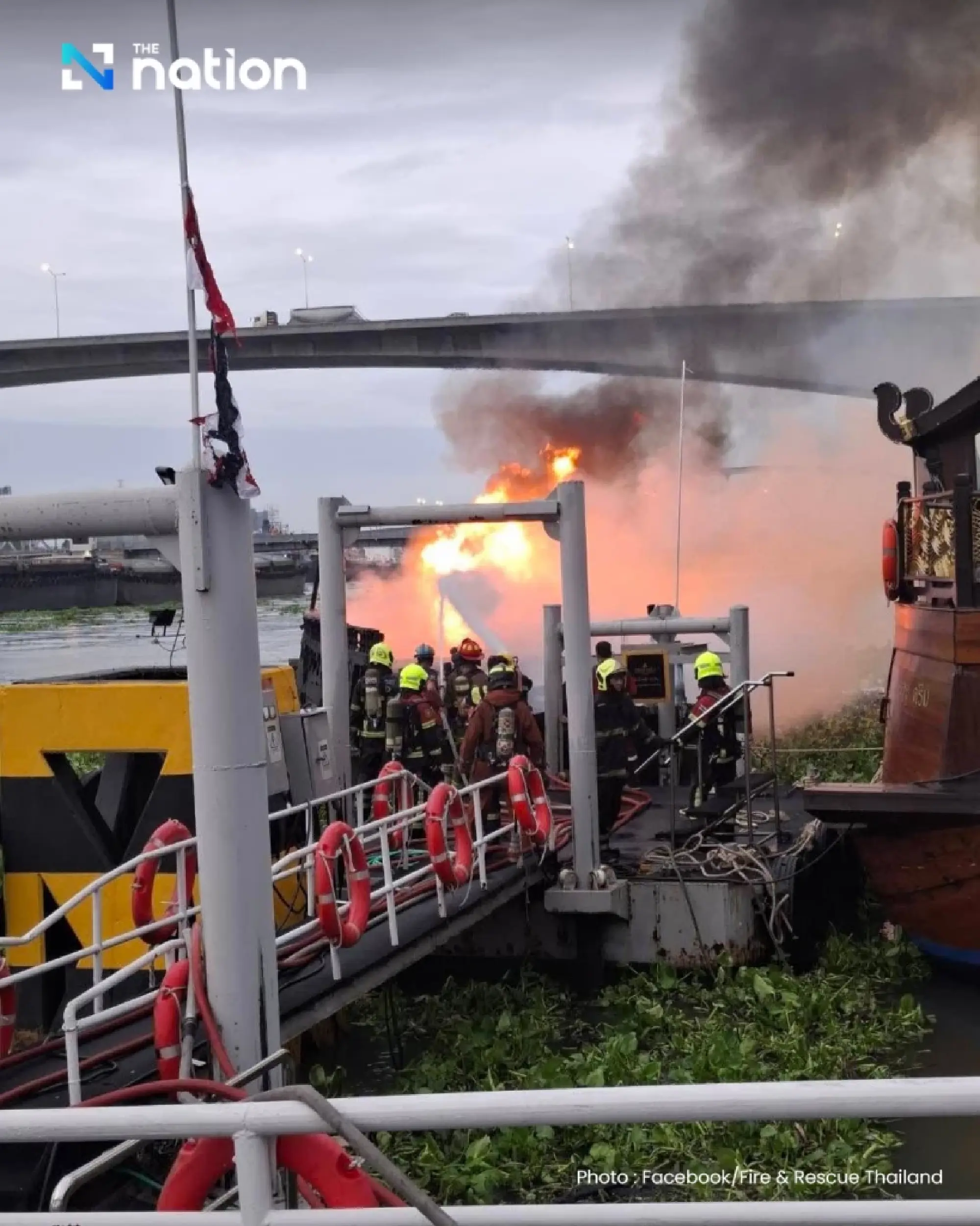 Tourist boat catches fire near Anantara Riverside Hotel in Bangkok
