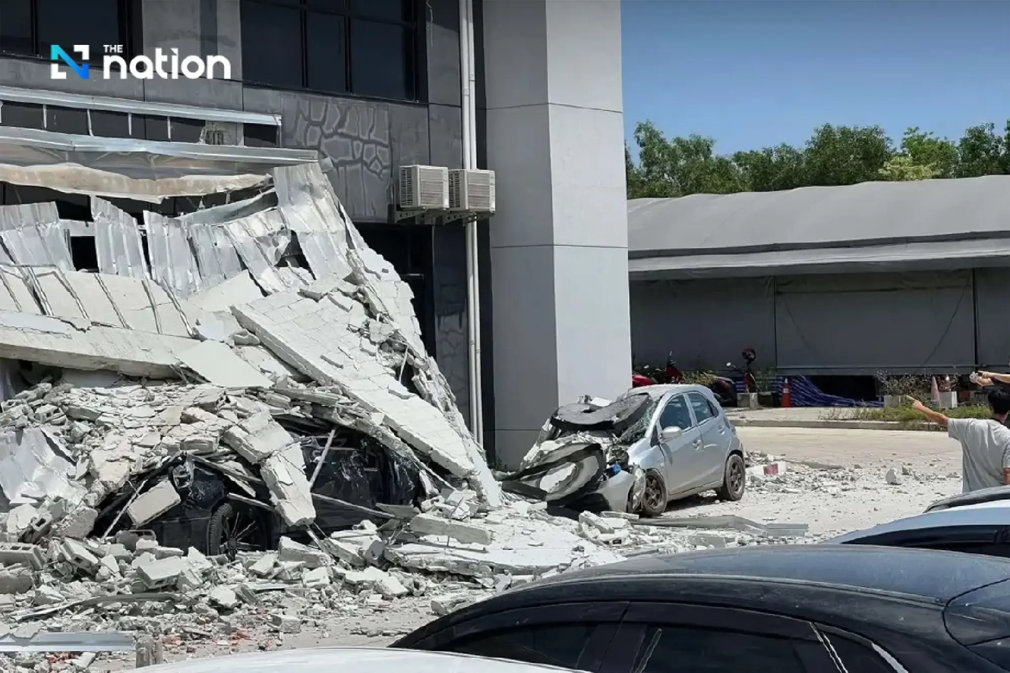 Vehicles damaged as factory structure collapses in Chonburi — No injuries reported