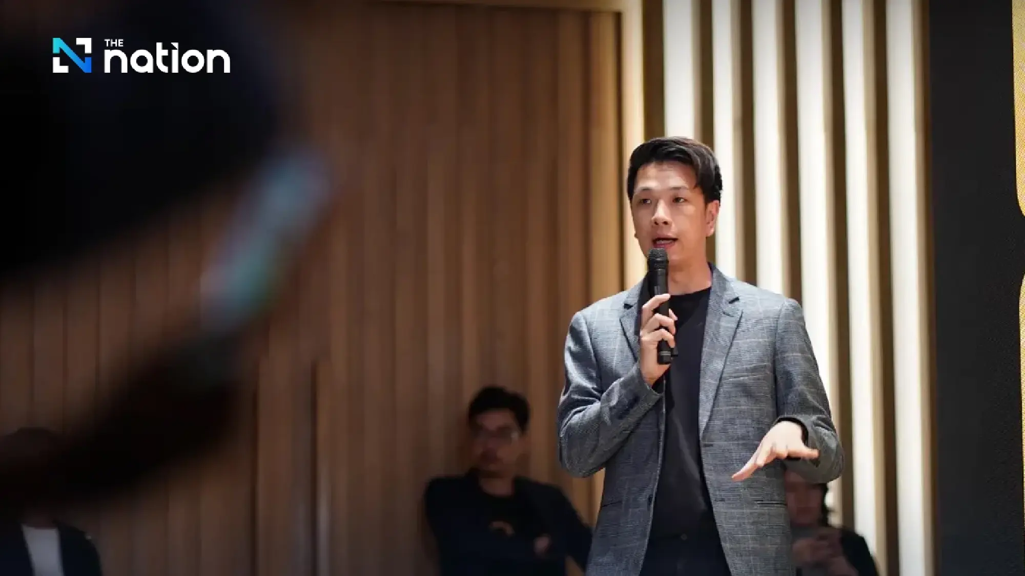 Restaurant industry faces crisis as domestic spending drops, Chinese tourists vanish