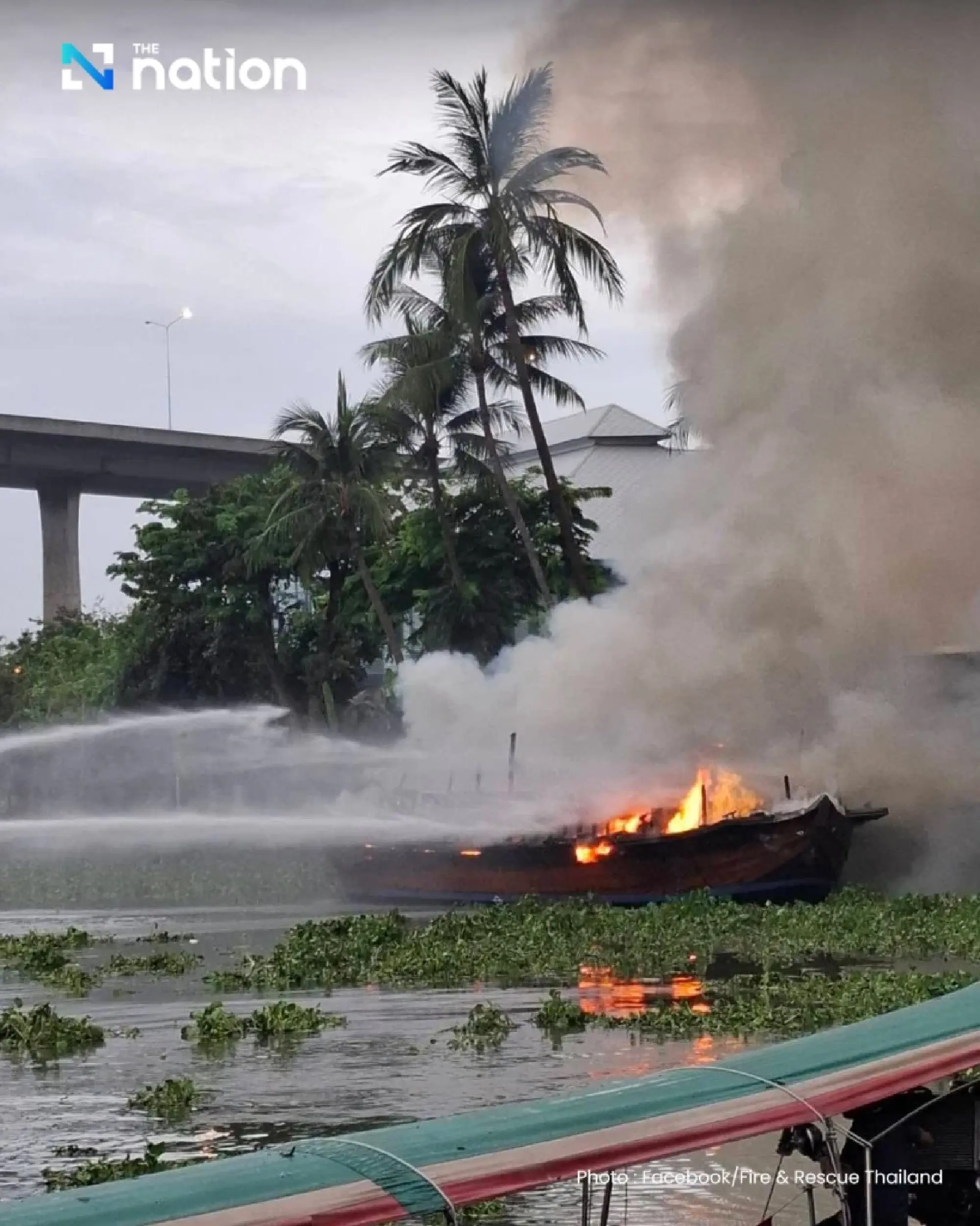 Tourist boat catches fire near Anantara Riverside Hotel in Bangkok