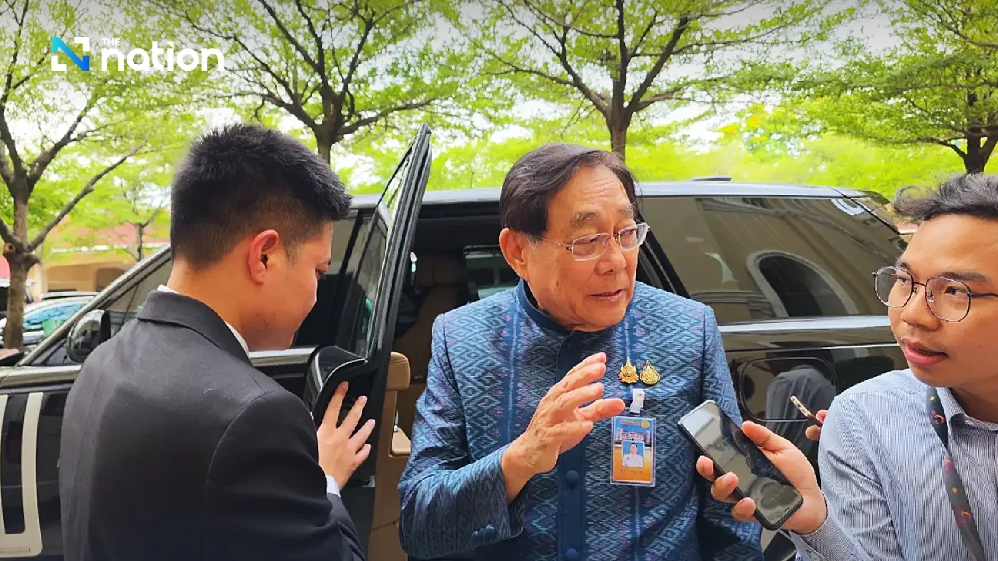 Finance Minister Pichai Chunhavajira (centre)
