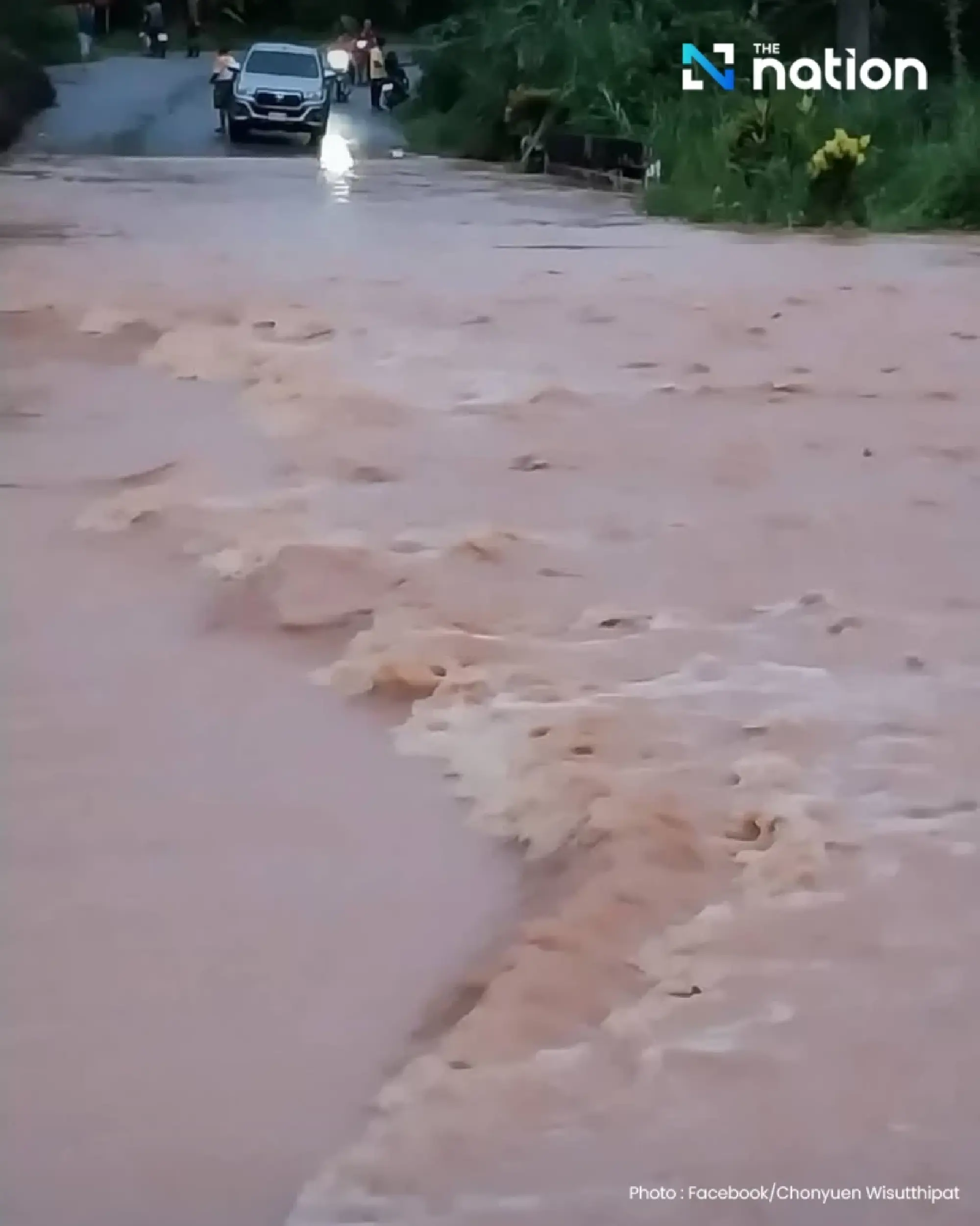 Downpour causes flooding in Surat Thani: Low-lying areas at risk