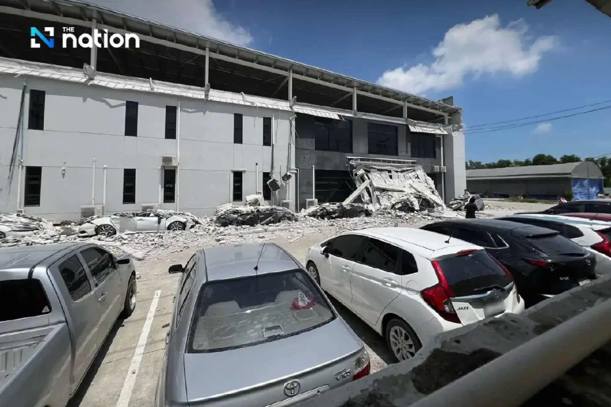 Vehicles damaged as factory structure collapses in Chonburi — No injuries reported