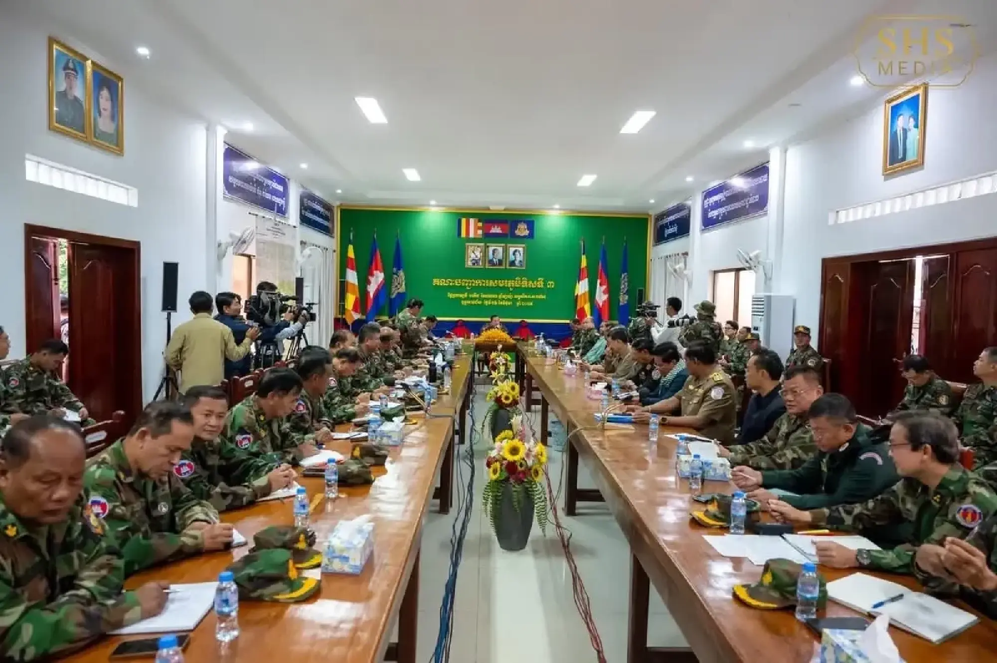 Thai PM visits Thai-Cambodian border as Hun Sen conducts border mission too