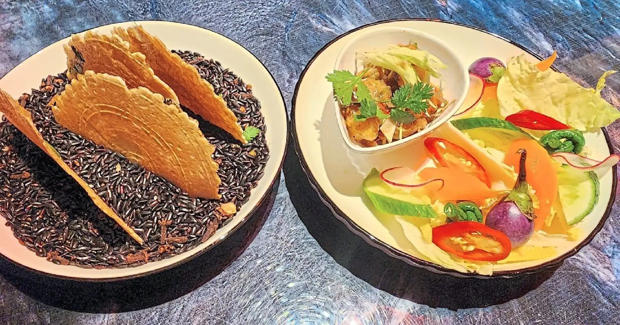 The shrimp paste with Thai crispy roll is good in theory but the crackers fall apart easily. — ABIRAMI DURAI/The Star