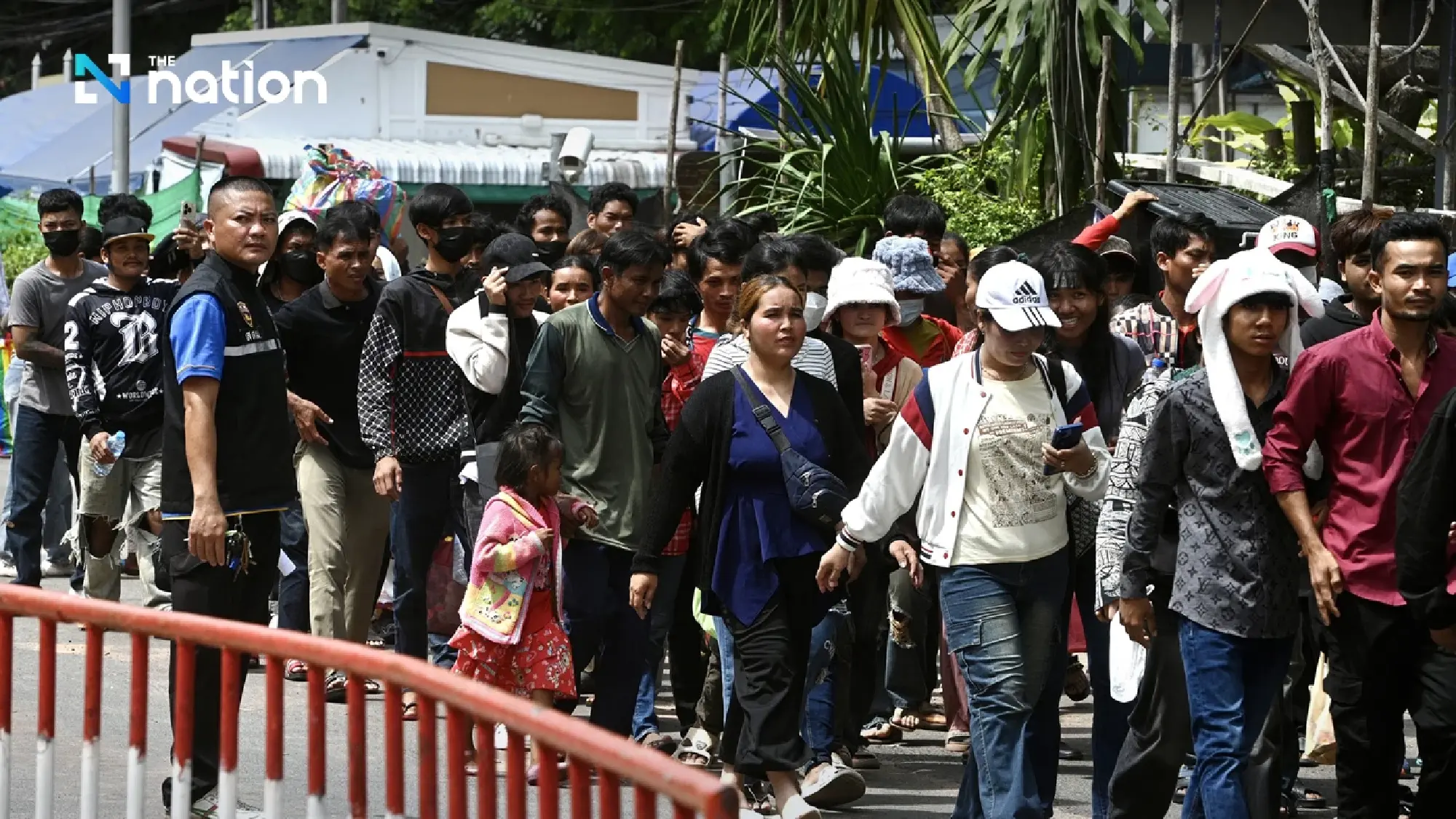 First Army Area allows 1,000 Cambodians to cross Ban Khlong Luek border daily under humanitarian measures