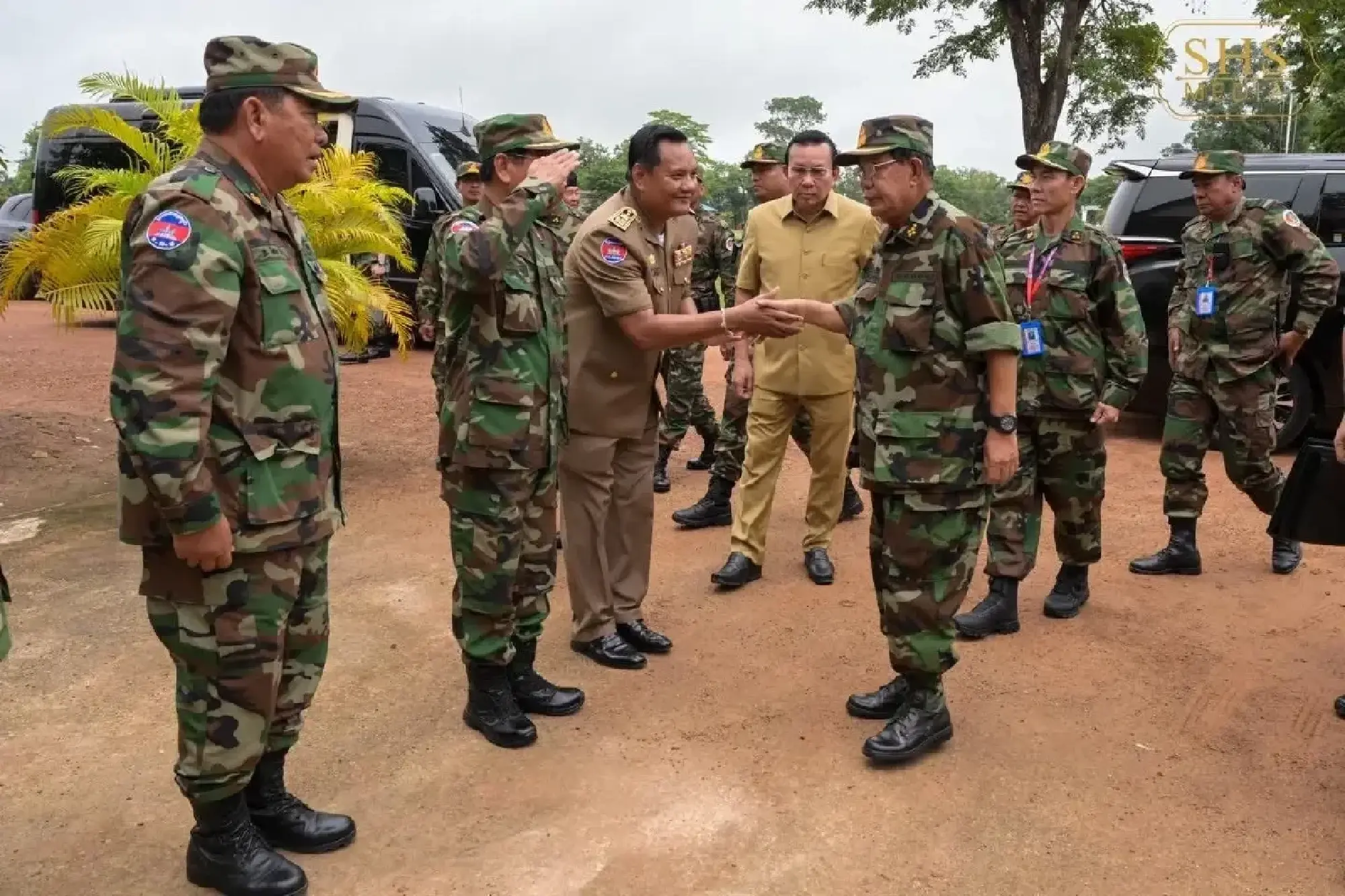 Thai PM visits Thai-Cambodian border as Hun Sen conducts border mission too
