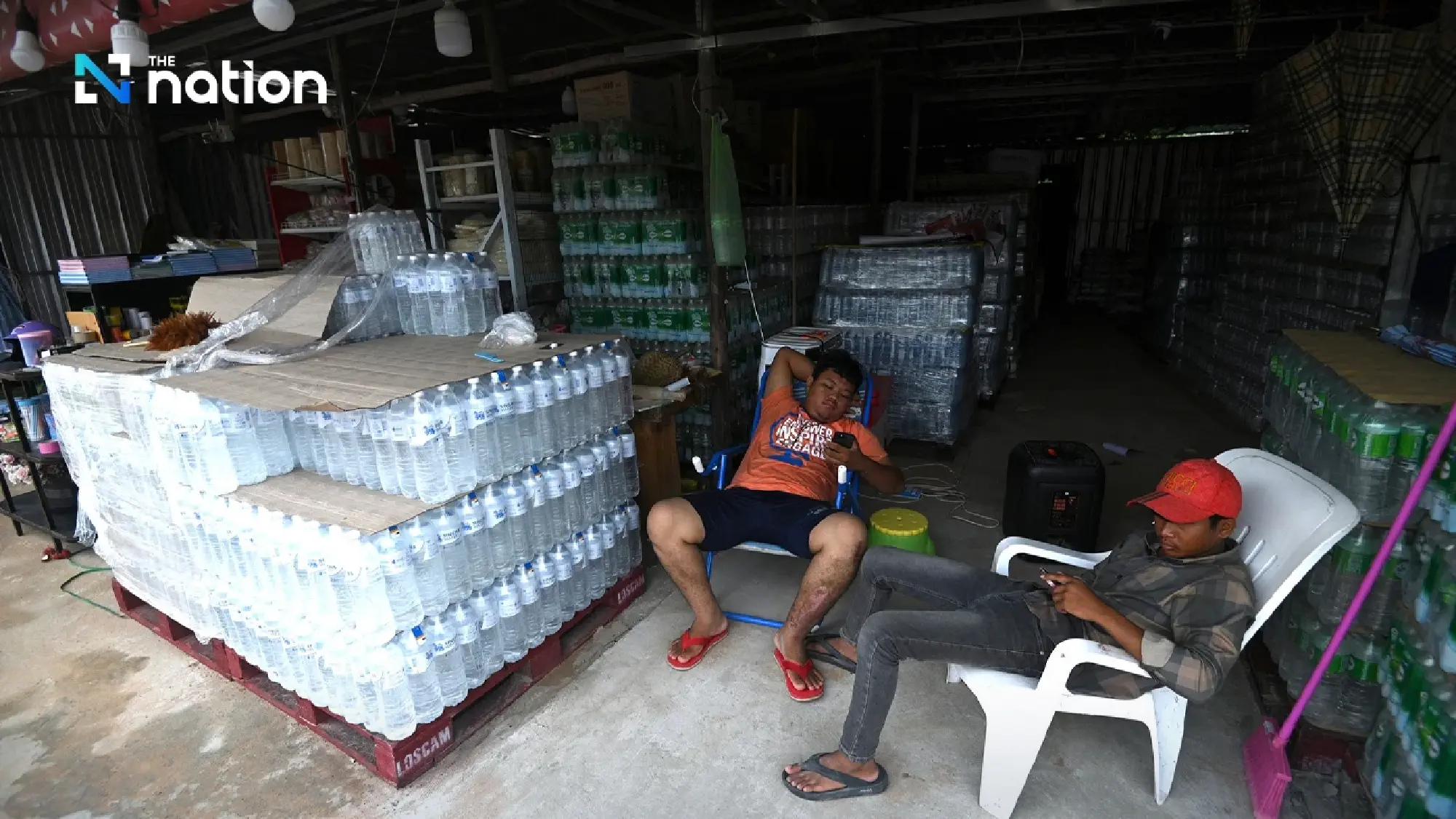 Cambodians rush to stockpile Thai fuel and bottled water after Hun Sen\'s announcement