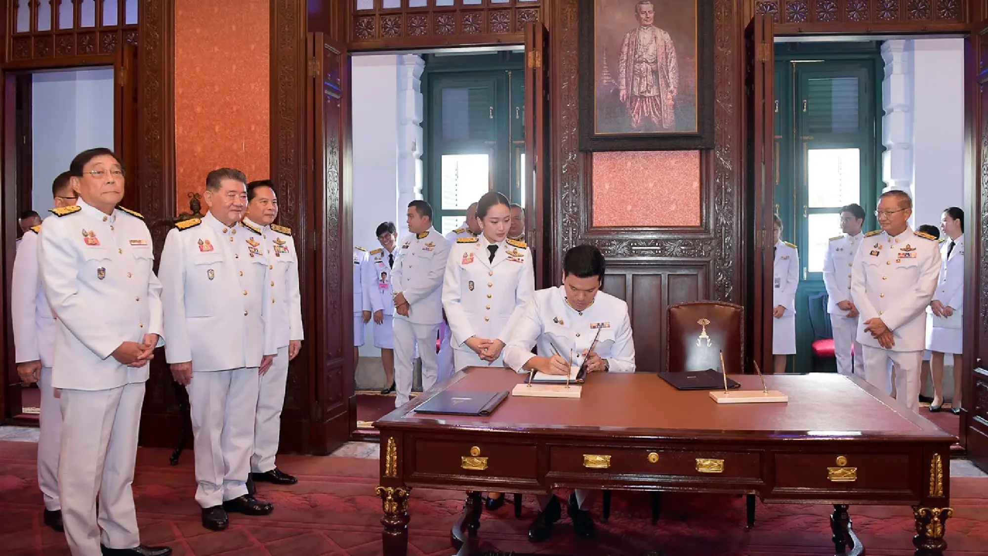 PM leads top officials in almsgiving on Her Majesty’s birthday