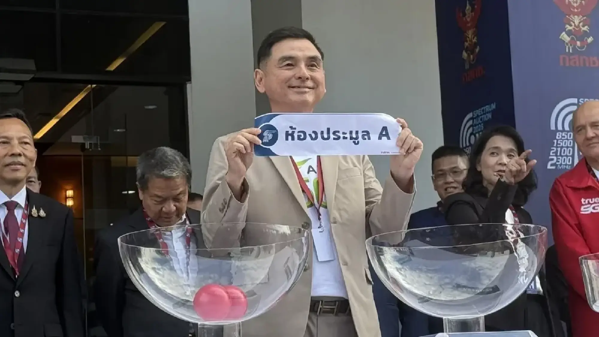 True, AIS secure spectrum in 41.27-billion-baht auction