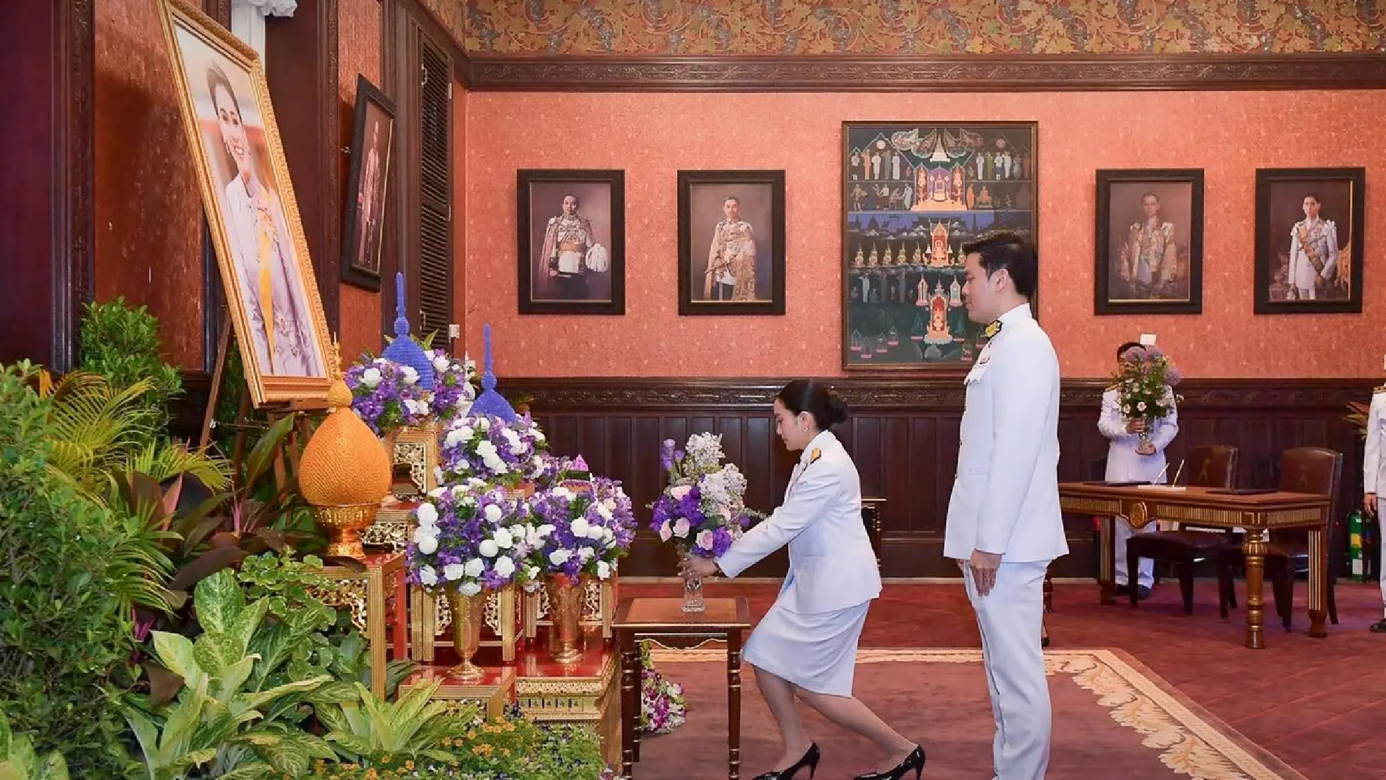 PM leads top officials in almsgiving on Her Majesty’s birthday