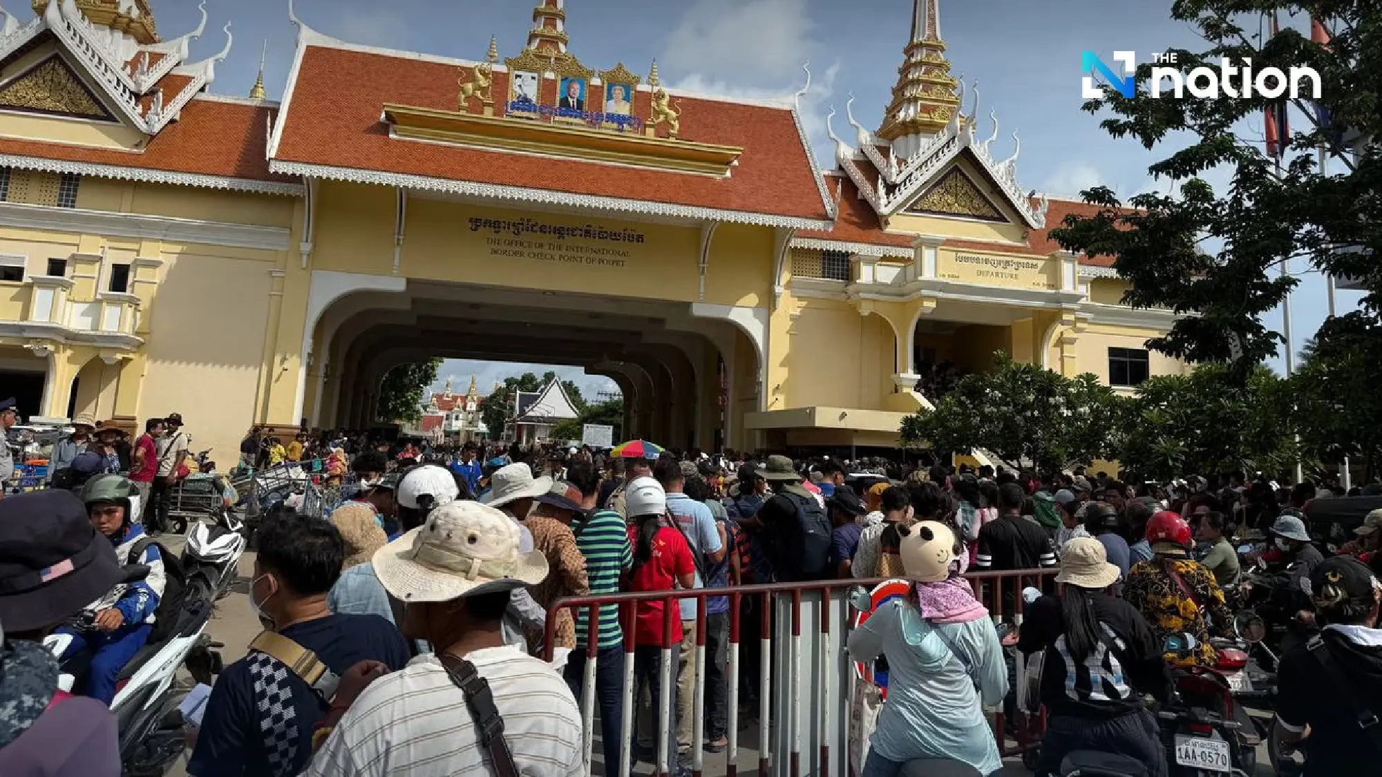 Cambodians rush to stockpile Thai fuel and bottled water after Hun Sen\'s announcement