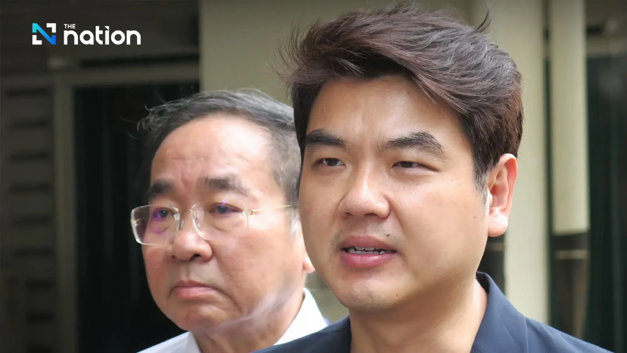 Piyabutr Saengkanokkul, Secretary-General of the Progressive Movement (right)