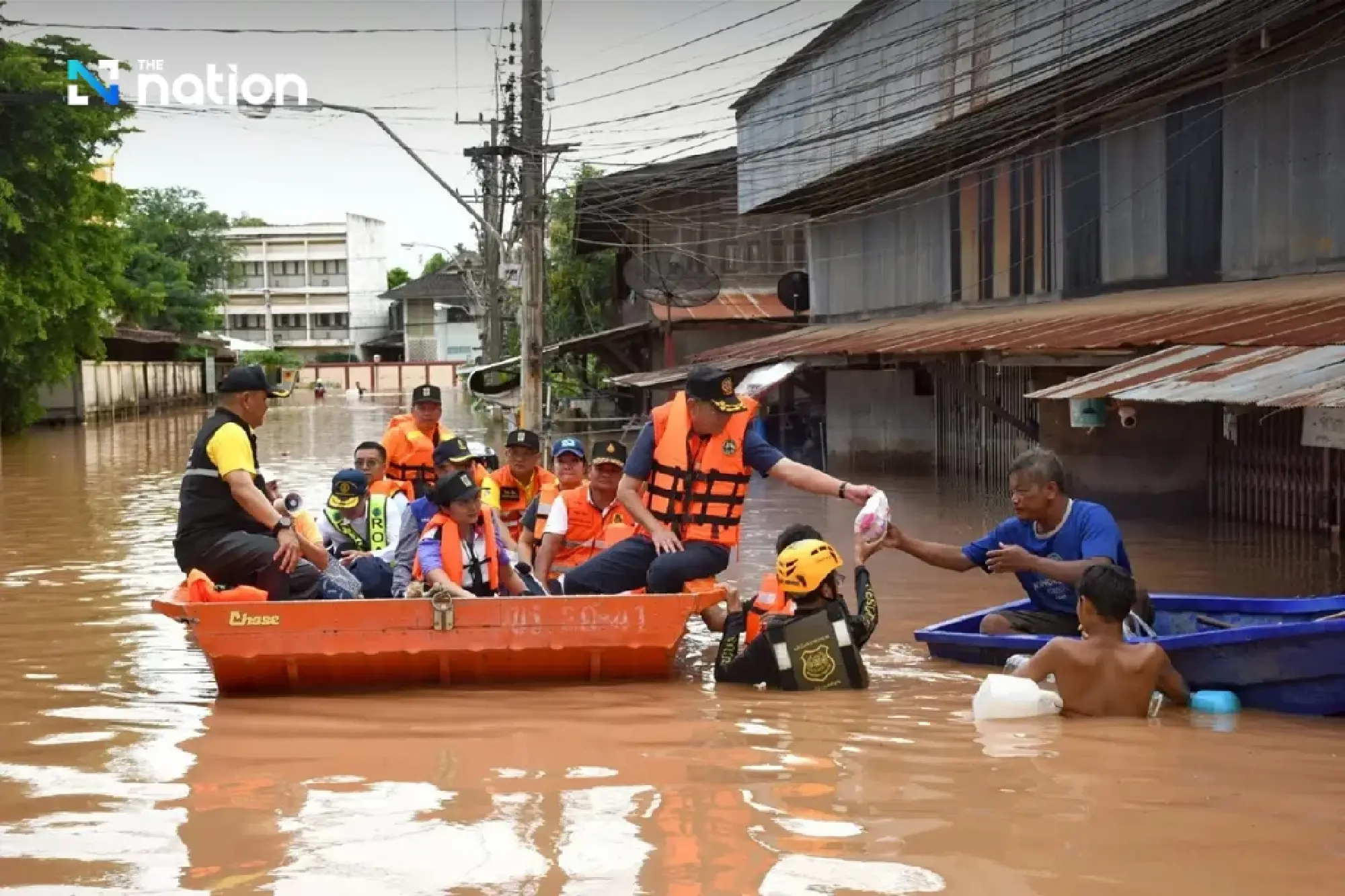 Flooding crisis in Sukhothai and Phrae provinces as river levels rise, emergency warnings issued