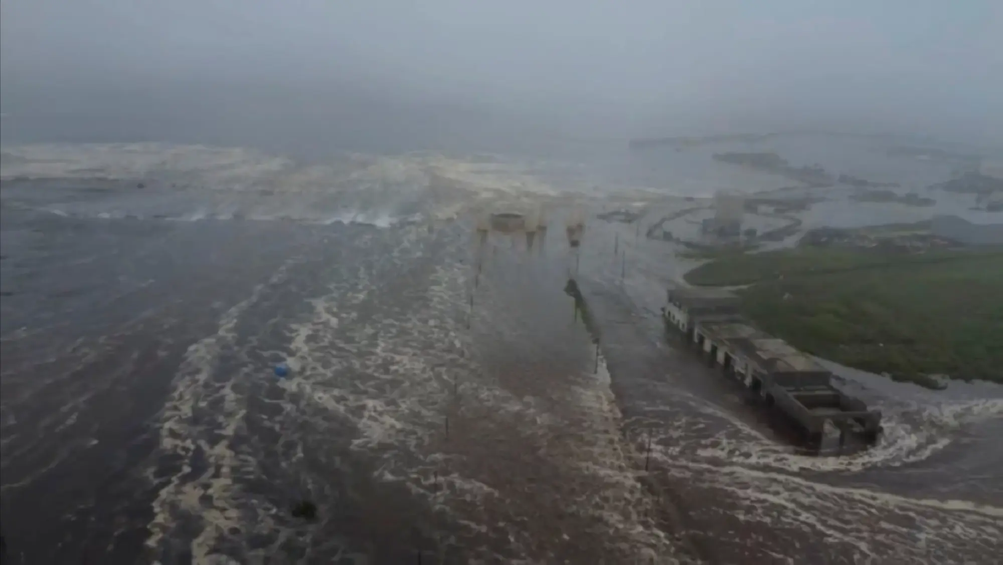 Tsunami waves reach Hawaii after huge quake rattles Russia's Far East