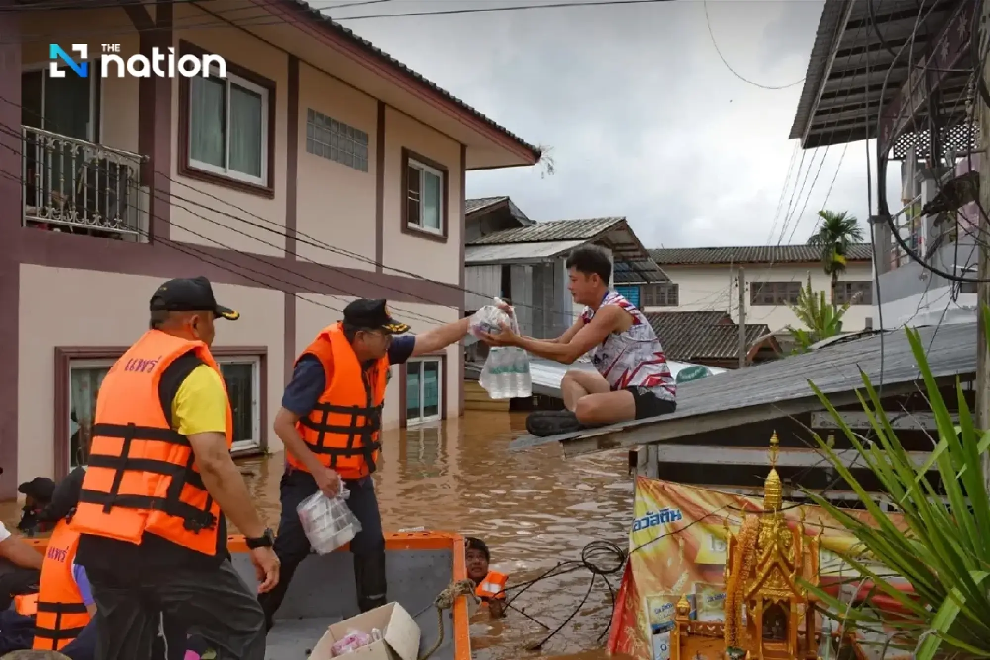 Flooding crisis in Sukhothai and Phrae provinces as river levels rise, emergency warnings issued