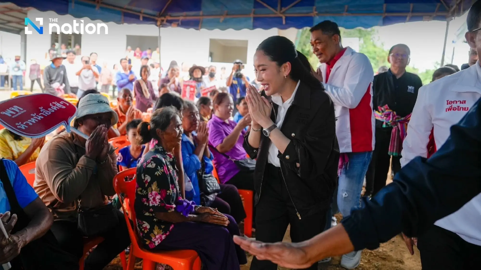 PM visits Korat to inspect water management, locals show support