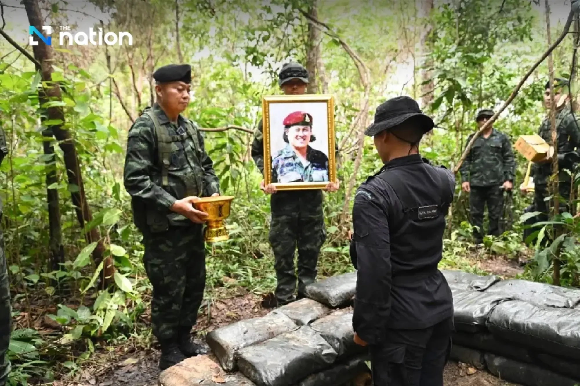 2nd Army chief delivers King, Princess’ gifts to troops guarding Ubon Ratchathani border