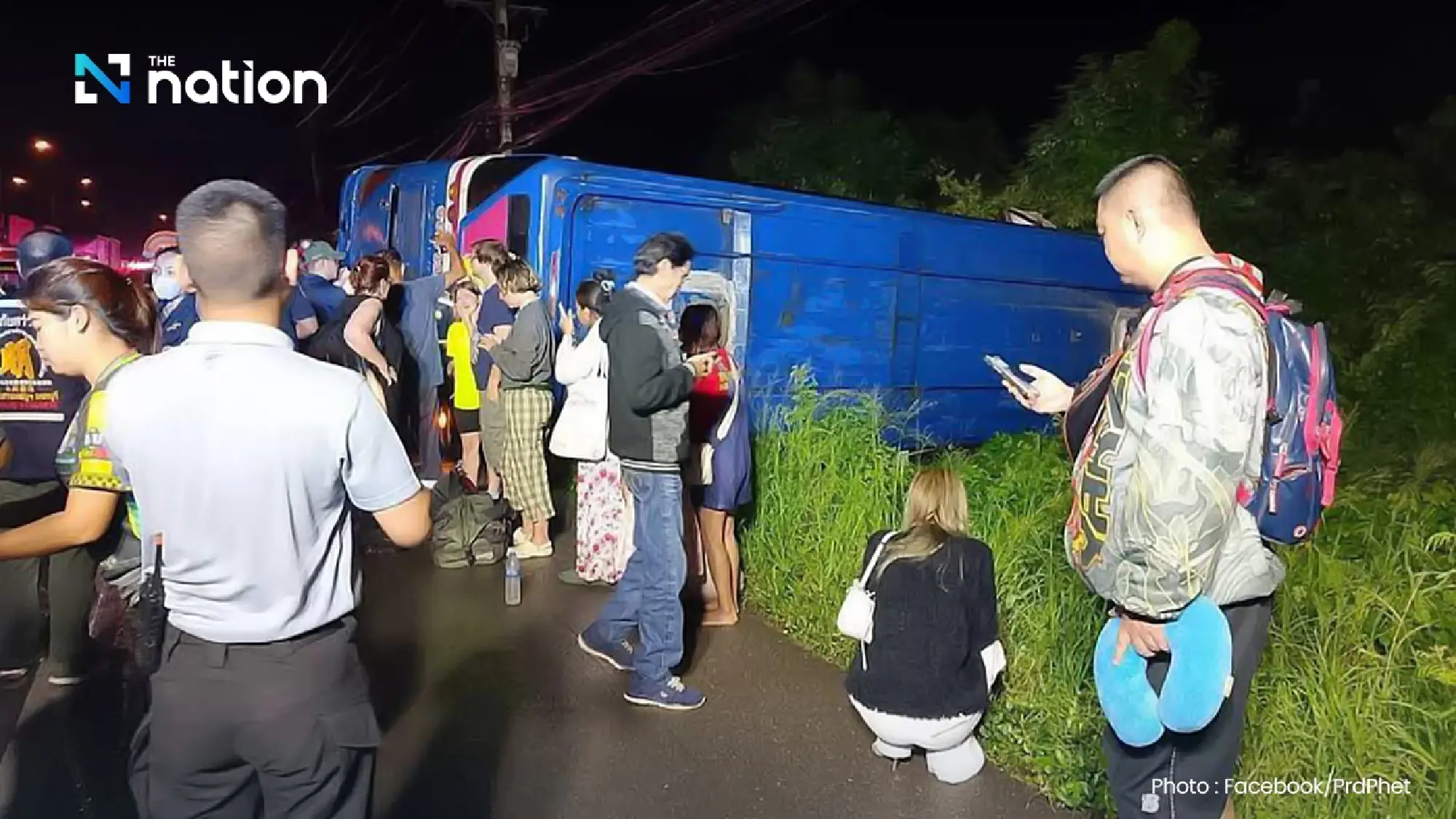Tour bus accident in Phetchaburi injures 9 passengers; emergency response underway