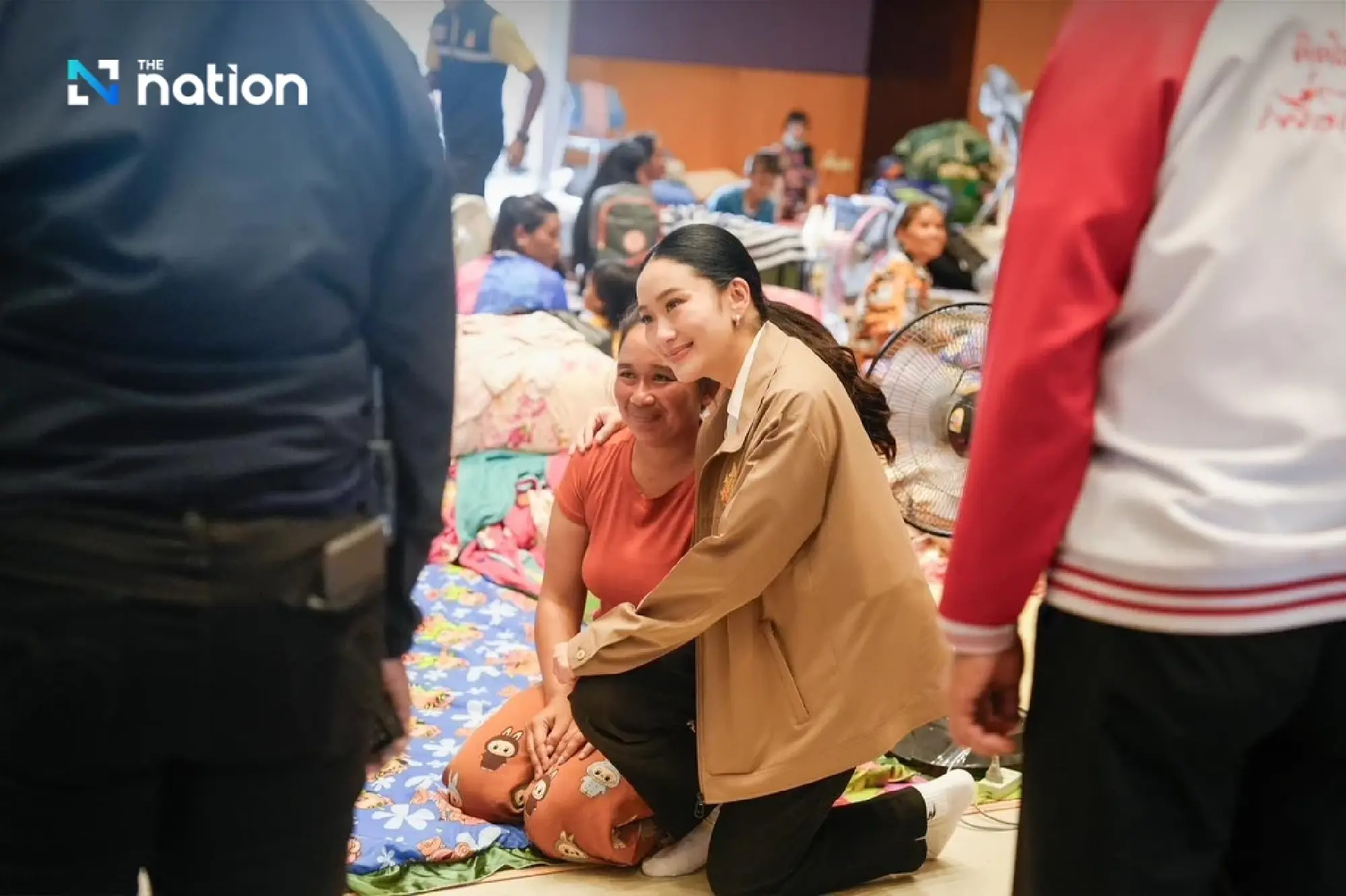 Paetongtarn visits evacuees, injured civilians and troops in Surin