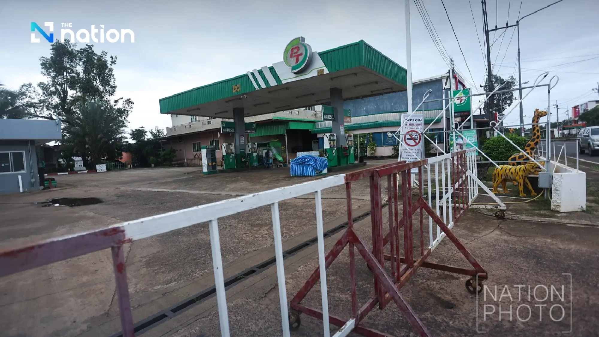 Border Clashes Escalate: Thai Town Becomes Ghost Town Amidst Fierce Fighting