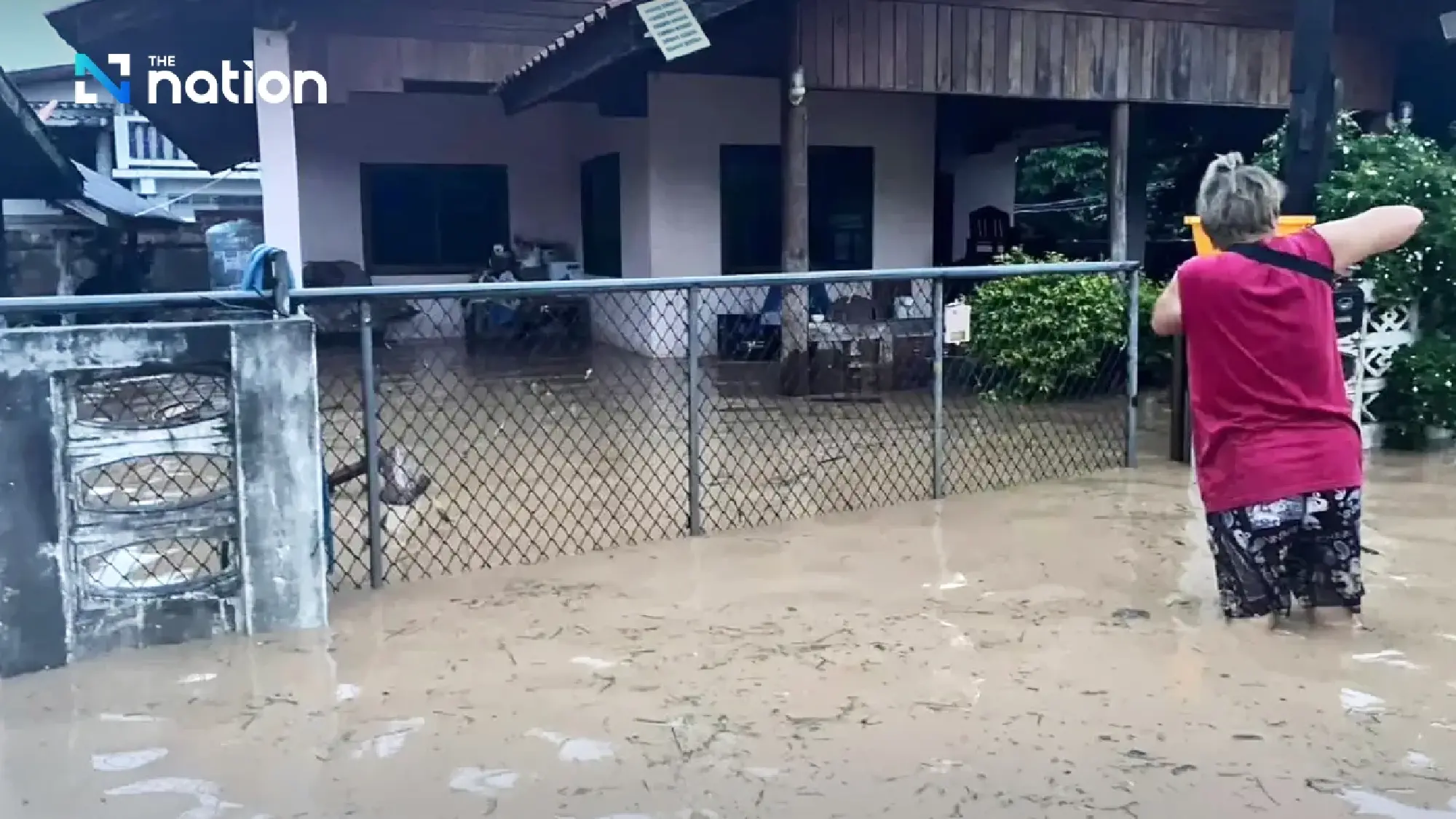 Heavy rain and flash floods hit Lampang, residents evacuated as floods damage homes