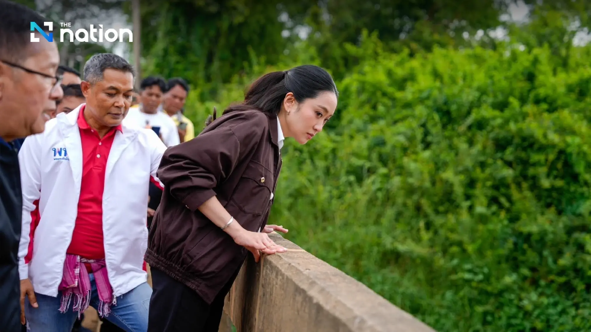 PM visits Korat to inspect water management, locals show support
