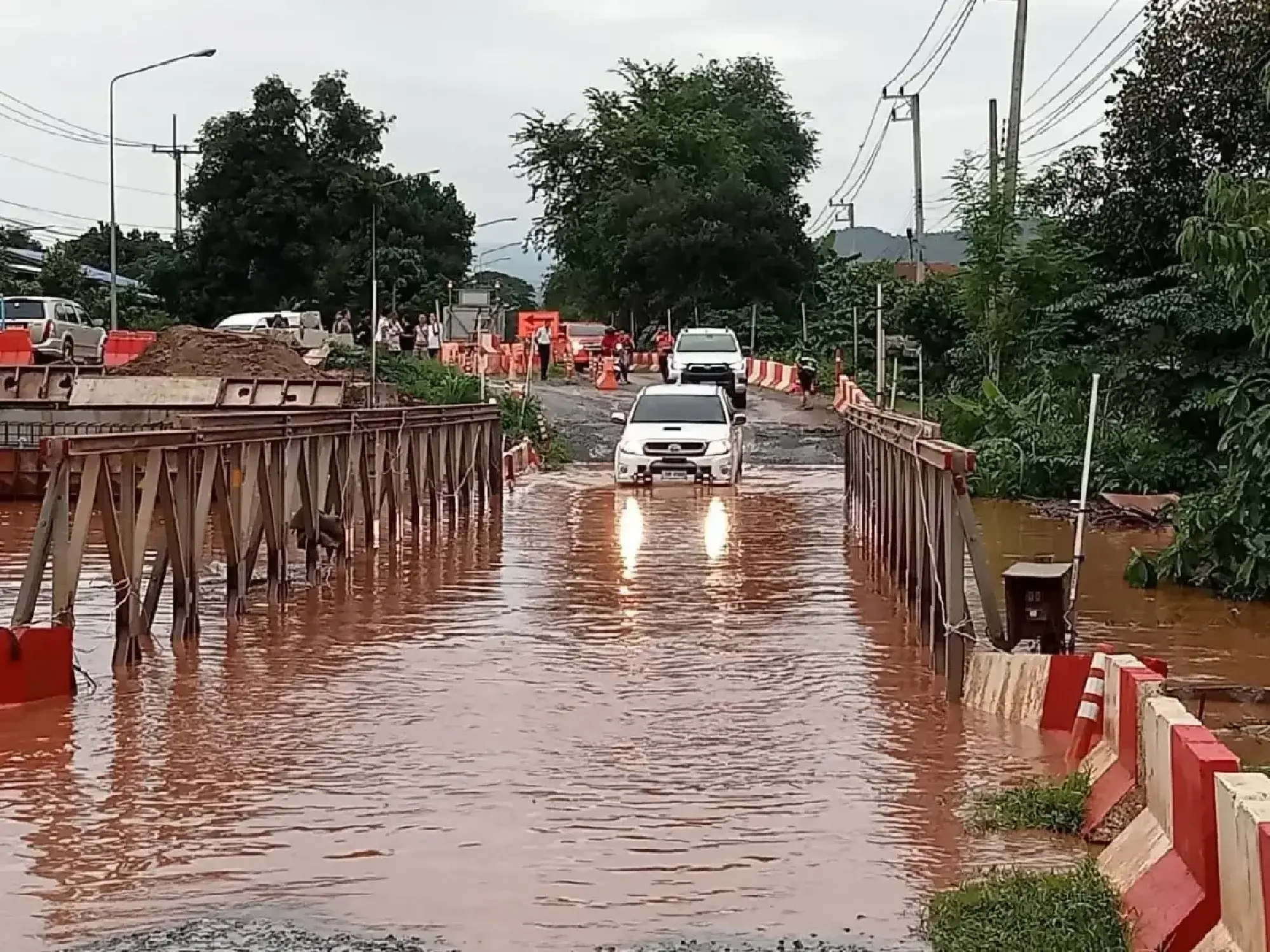 Flash floods hit Phrae, key temple submerged as landslides disrupt roads in Uttaradit