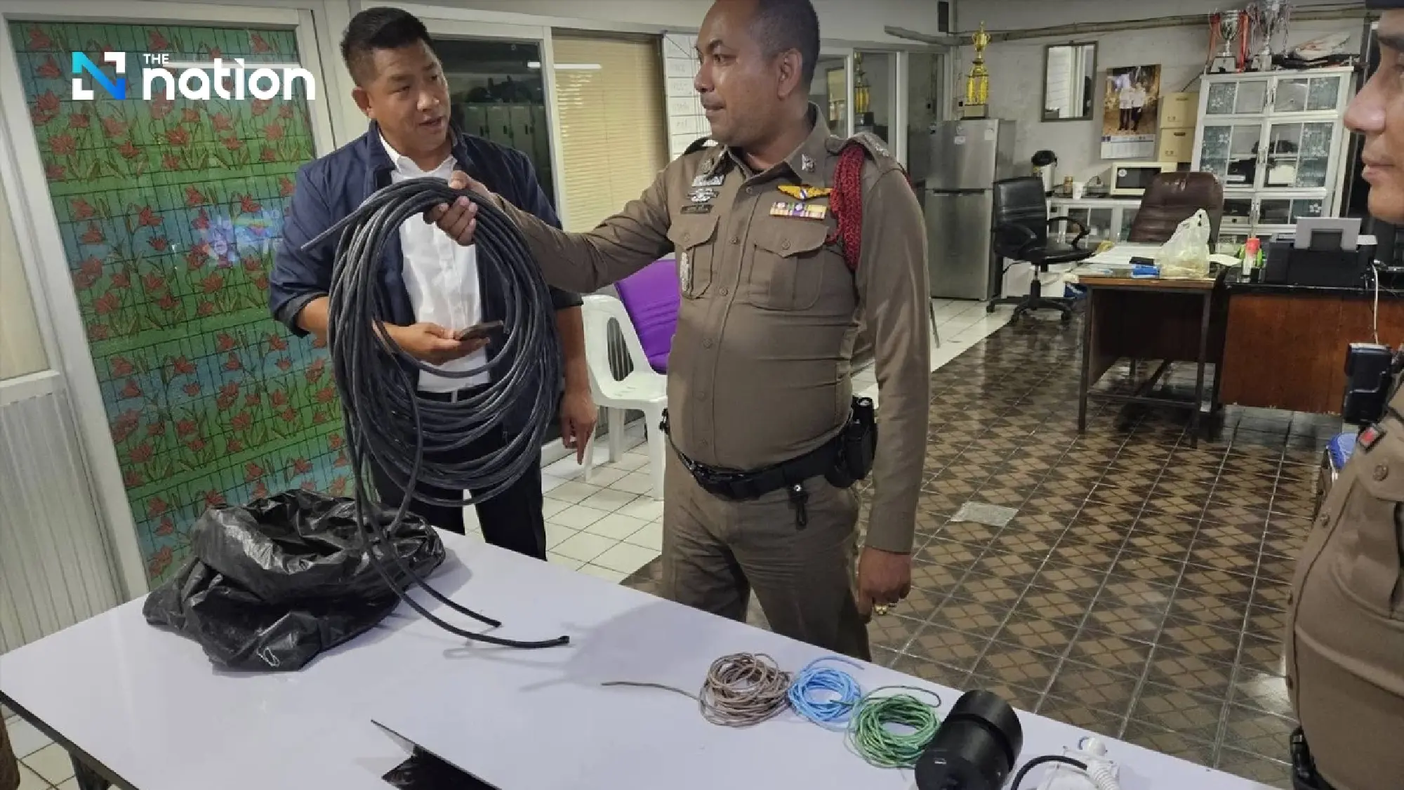 Cable Thief Apprehended on Bangkok Skywalk in Latest \'Shock the Thieves\' Operation