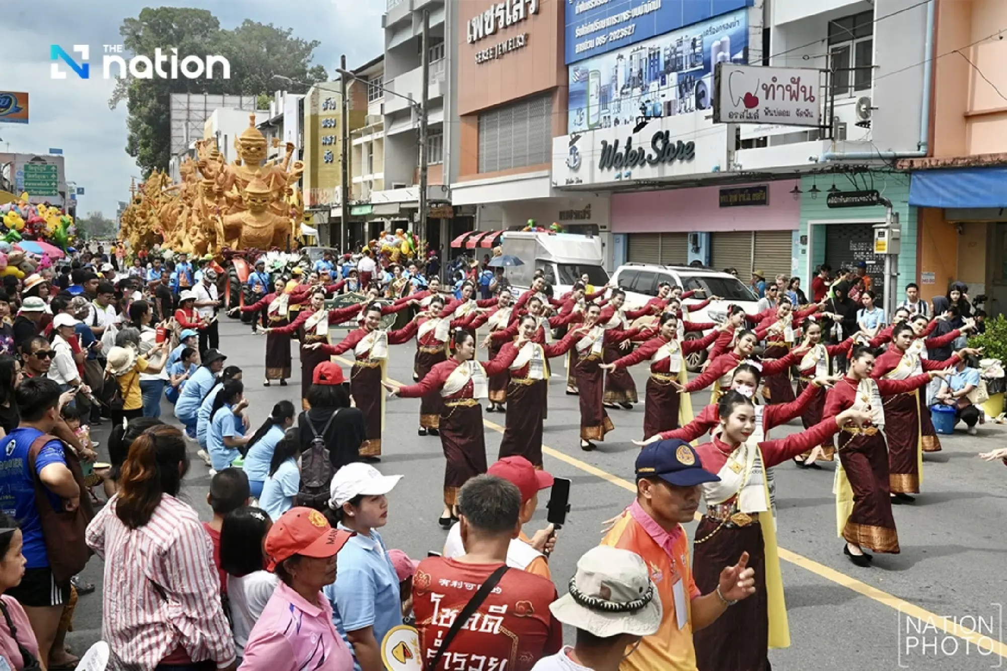 Ubon Ratchathani Candle Festival 2025 dazzles with glowing light and faith-filled parades