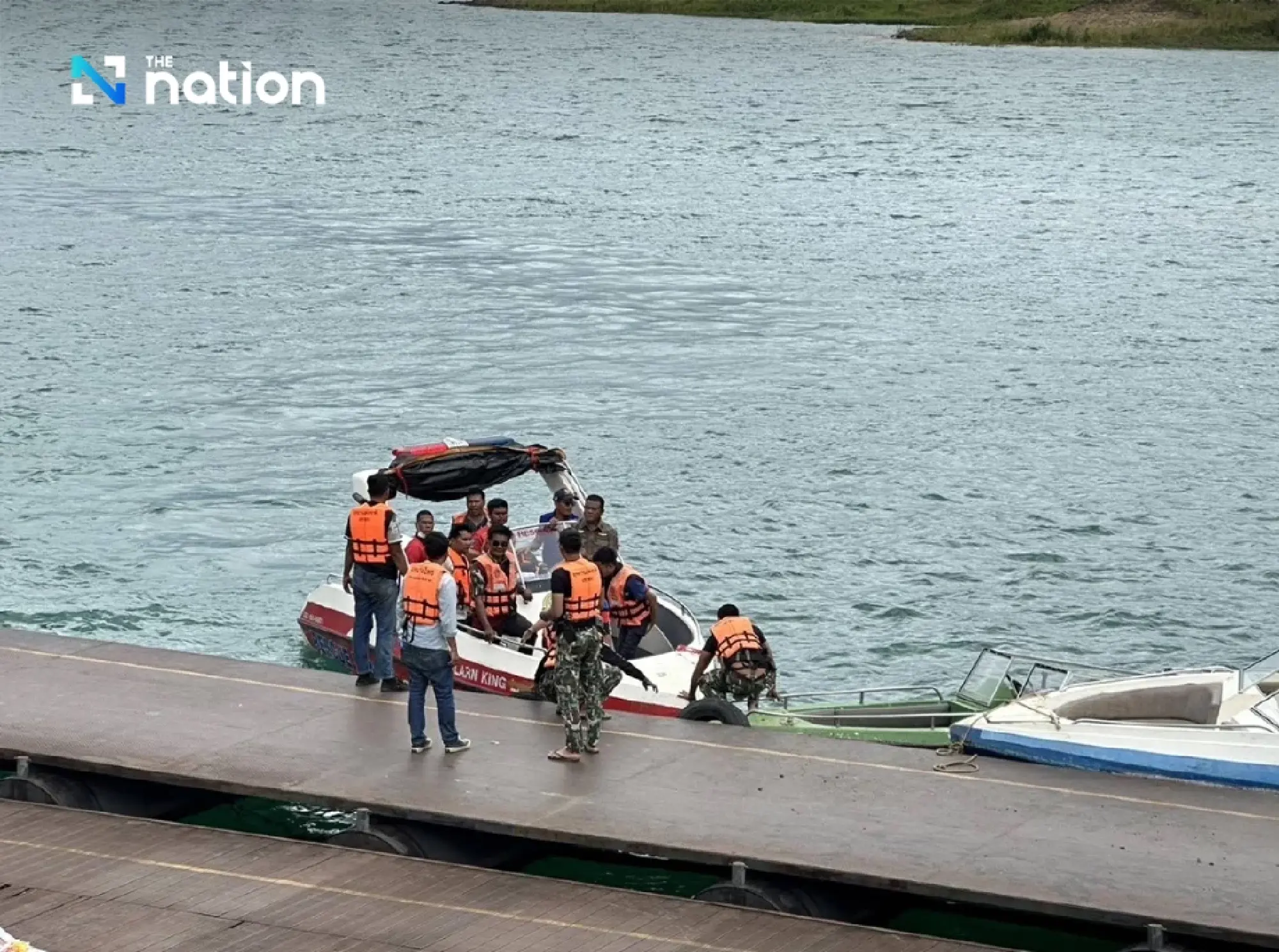 Tour guide dies after boat capsizes in Ratchaprapha Dam; all foreign tourists rescued