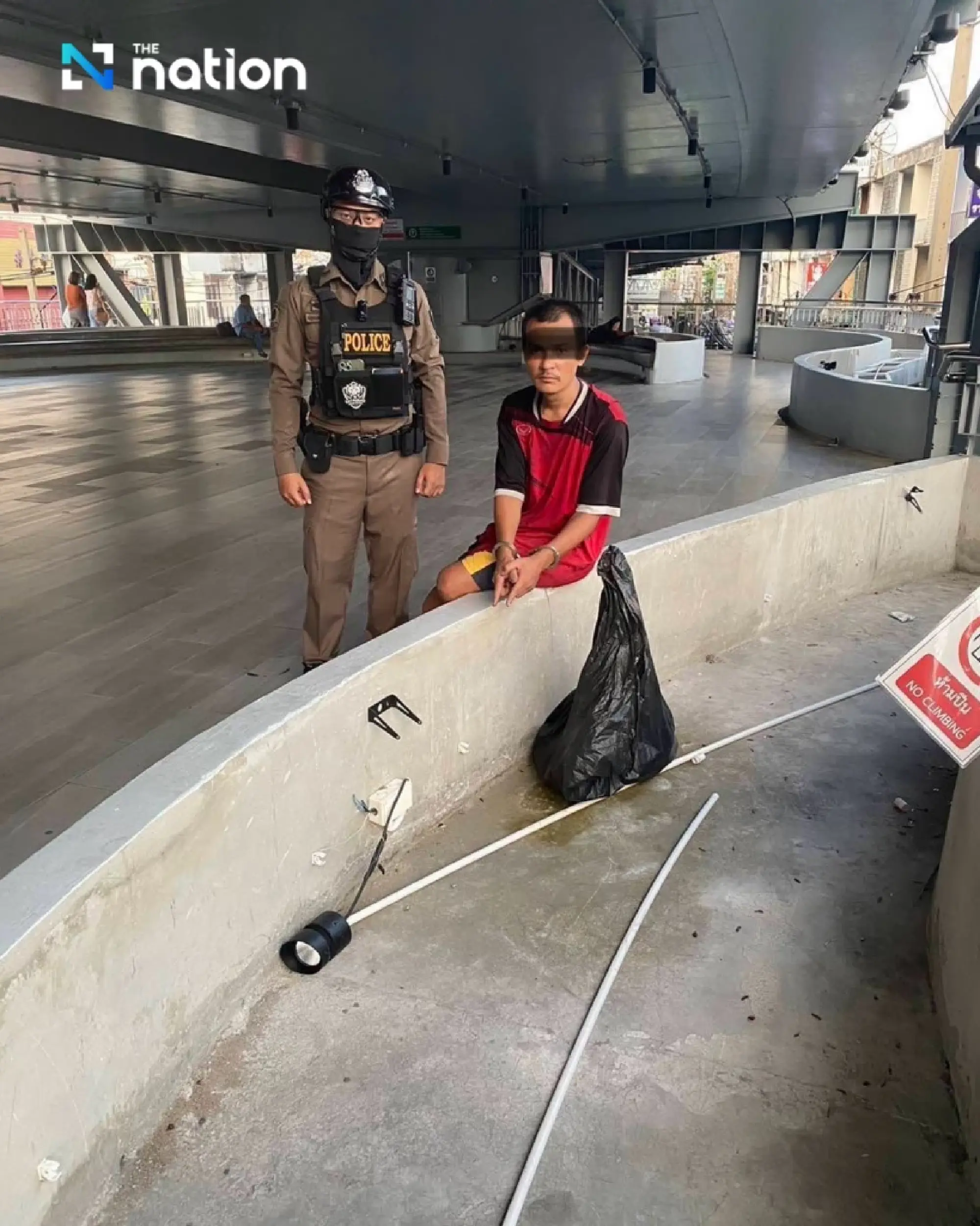Cable Thief Apprehended on Bangkok Skywalk in Latest \'Shock the Thieves\' Operation