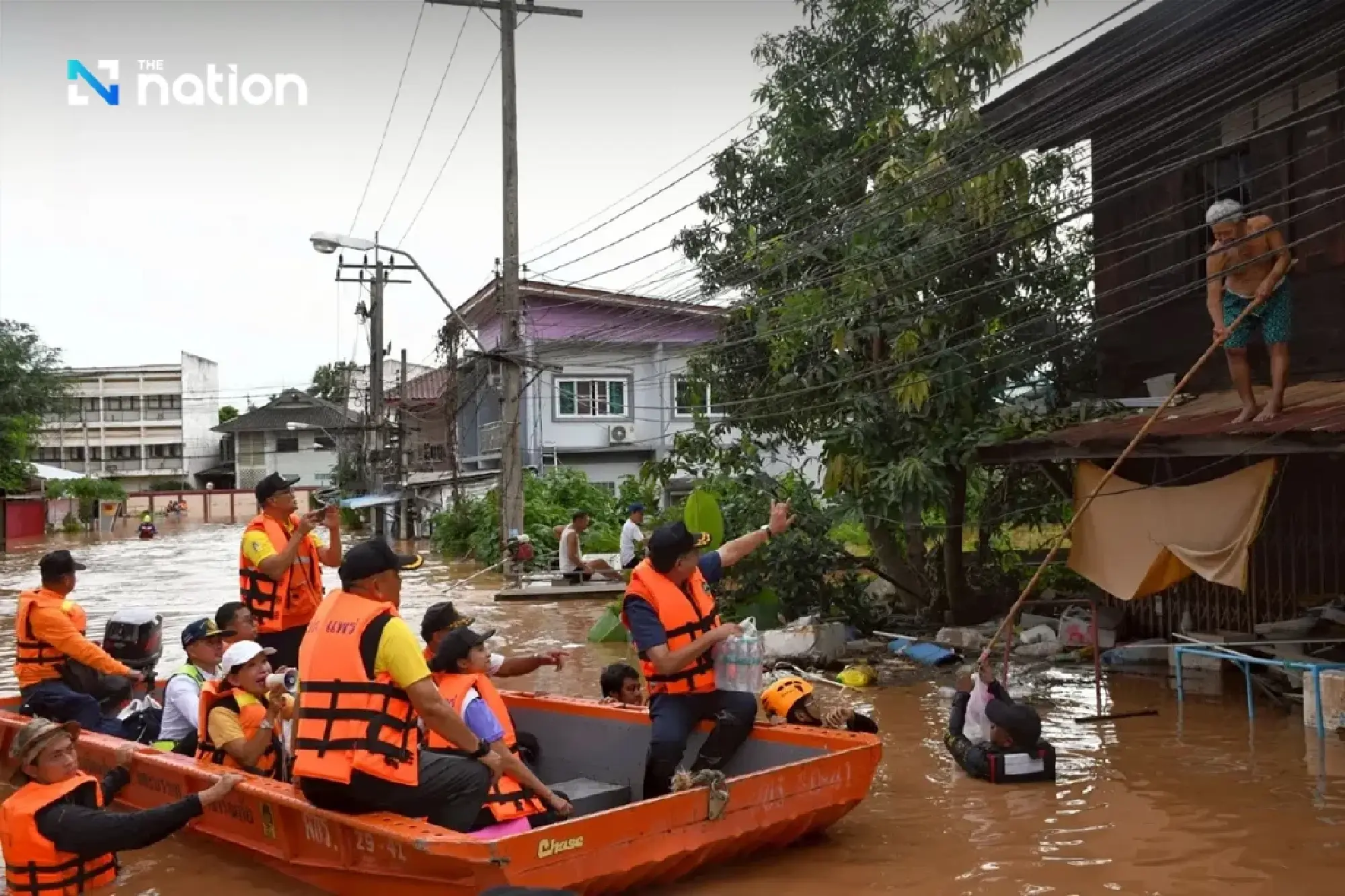Flooding crisis in Sukhothai and Phrae provinces as river levels rise, emergency warnings issued
