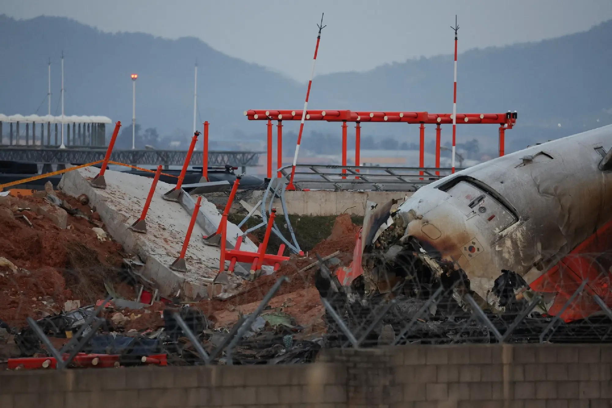 Evidence shows Jeju Air pilots shut off less-damaged engine before crash