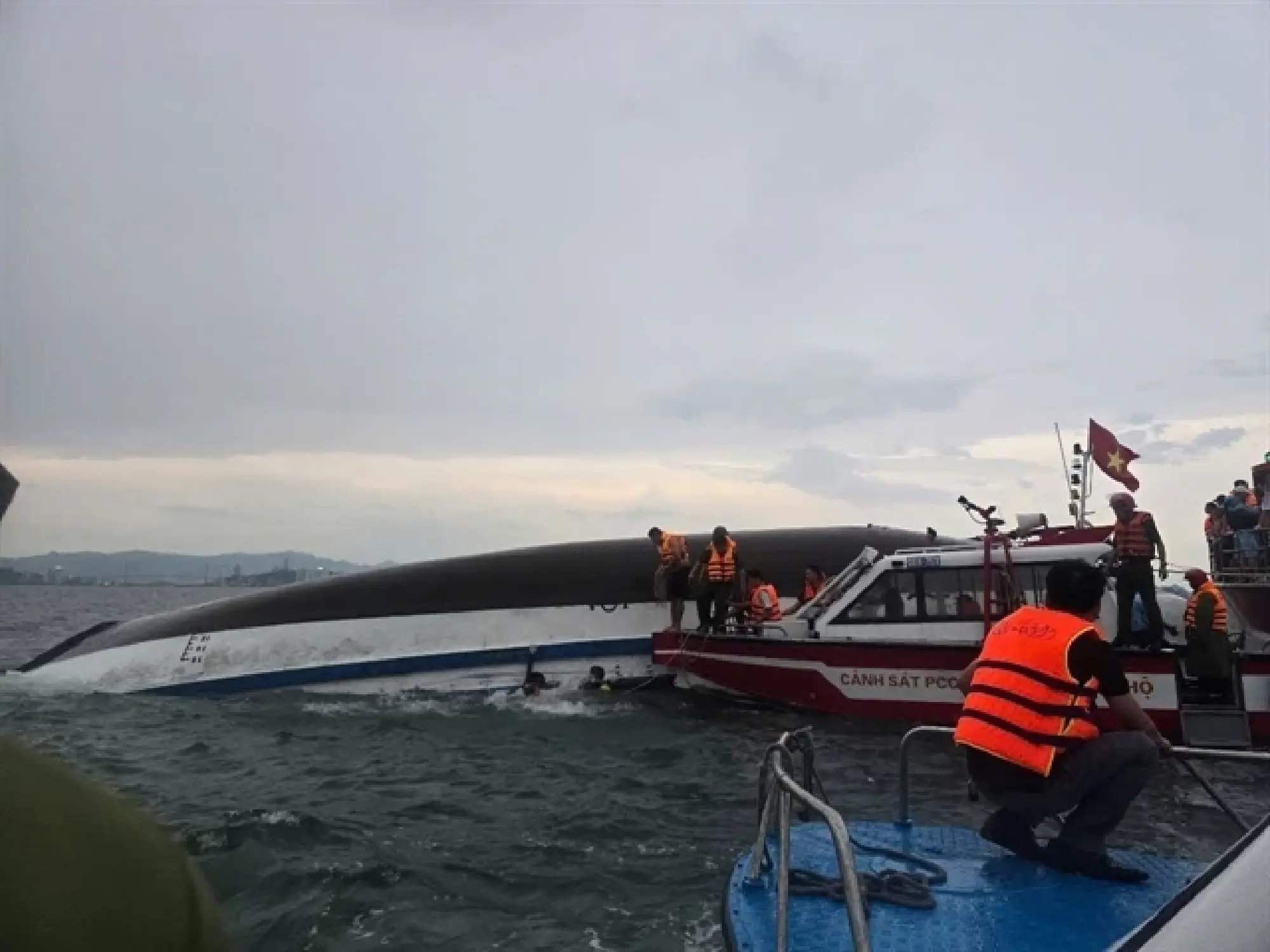 Ha Long boat incident: death toll rises to 35, four remain missing