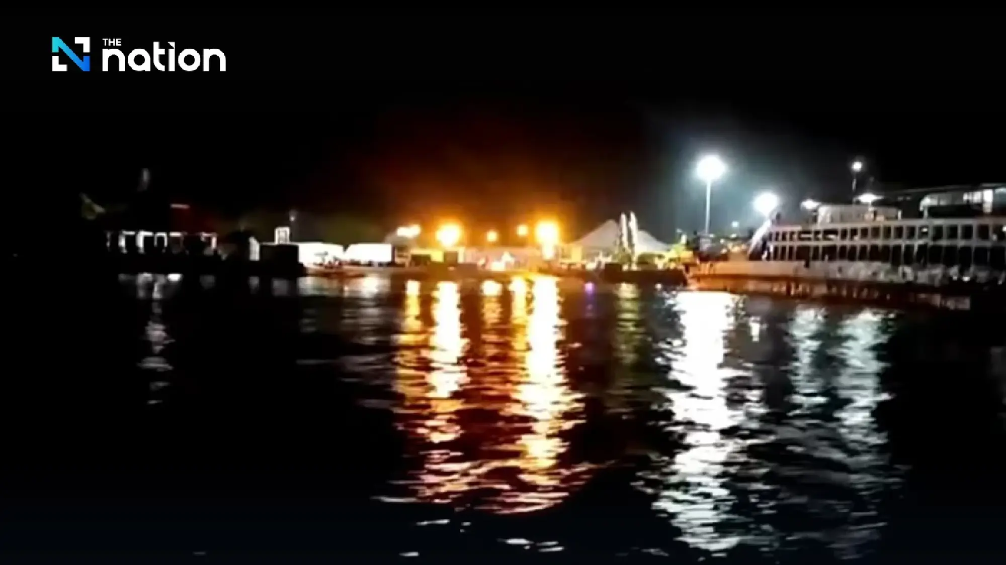 Ferry sinks off Bali, Indonesia, 4 fatalities, 29 rescued, 38 missing