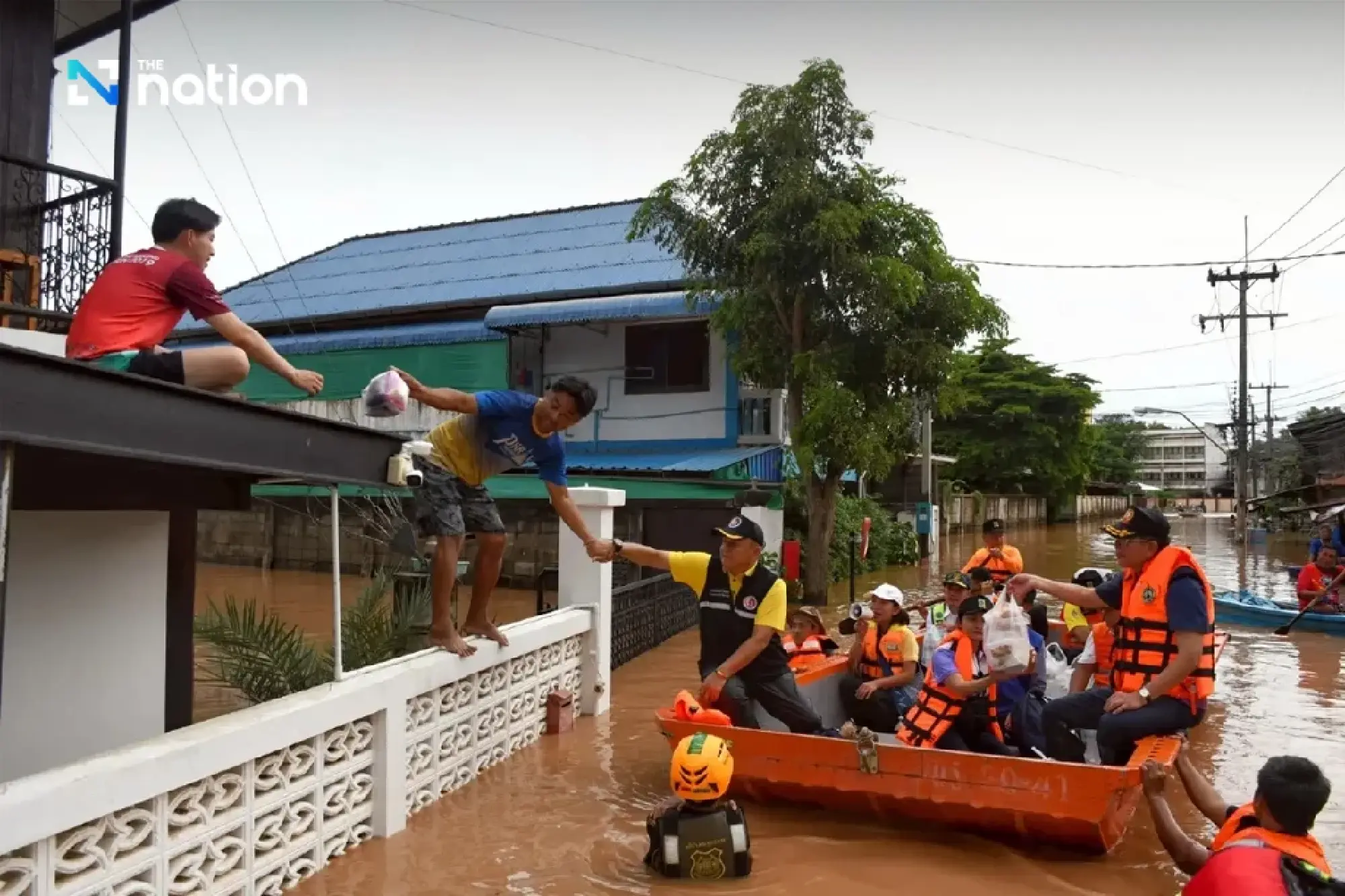 Flooding crisis in Sukhothai and Phrae provinces as river levels rise, emergency warnings issued