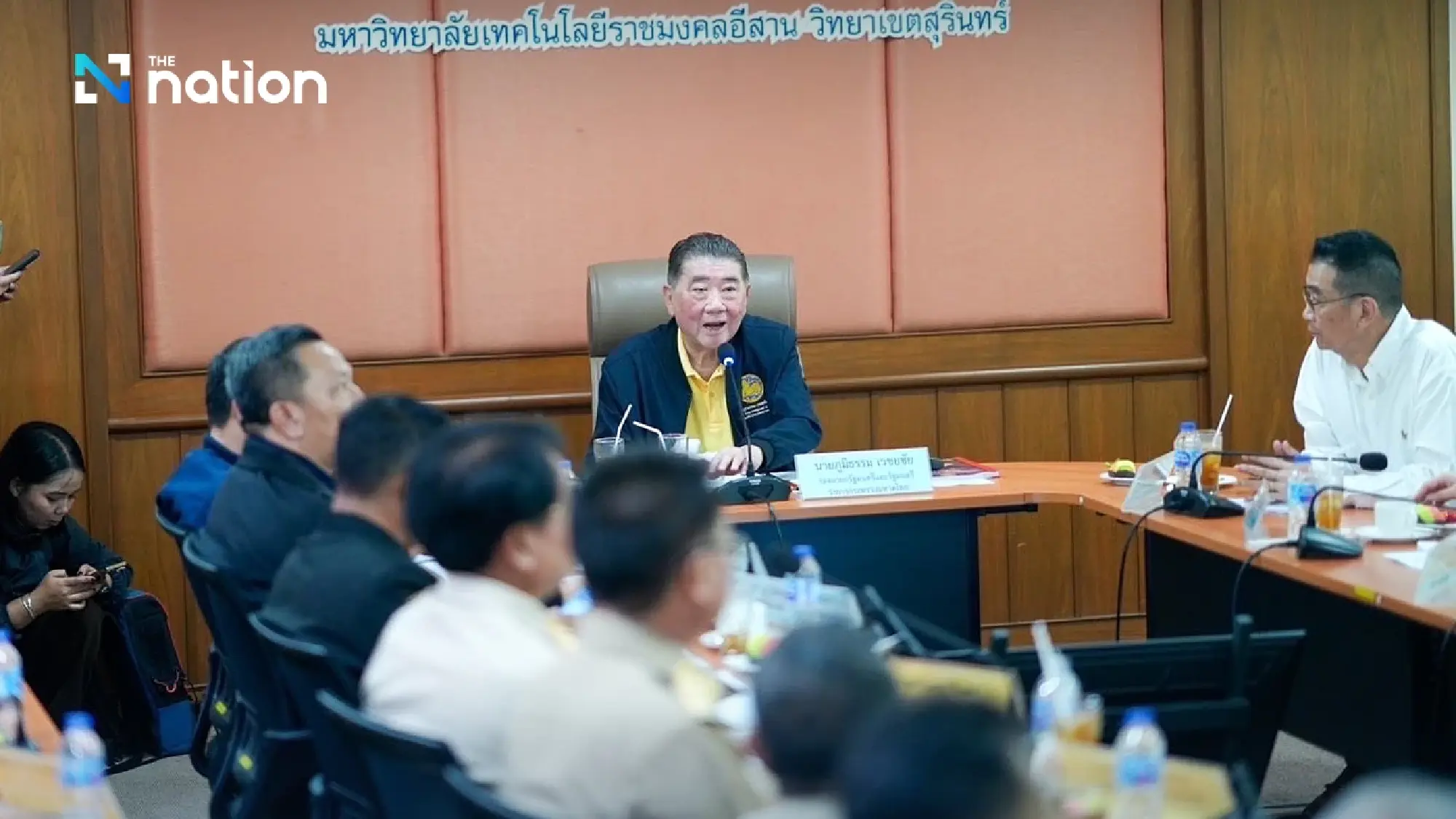 Phumtham meets governors of four Thai–Cambodian border provinces, issues five key directives prioritising lives and property