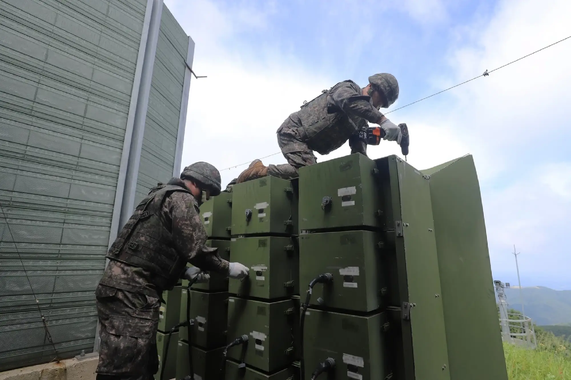 South Korea begins dismantling border loudspeakers to ease tensions with the North
