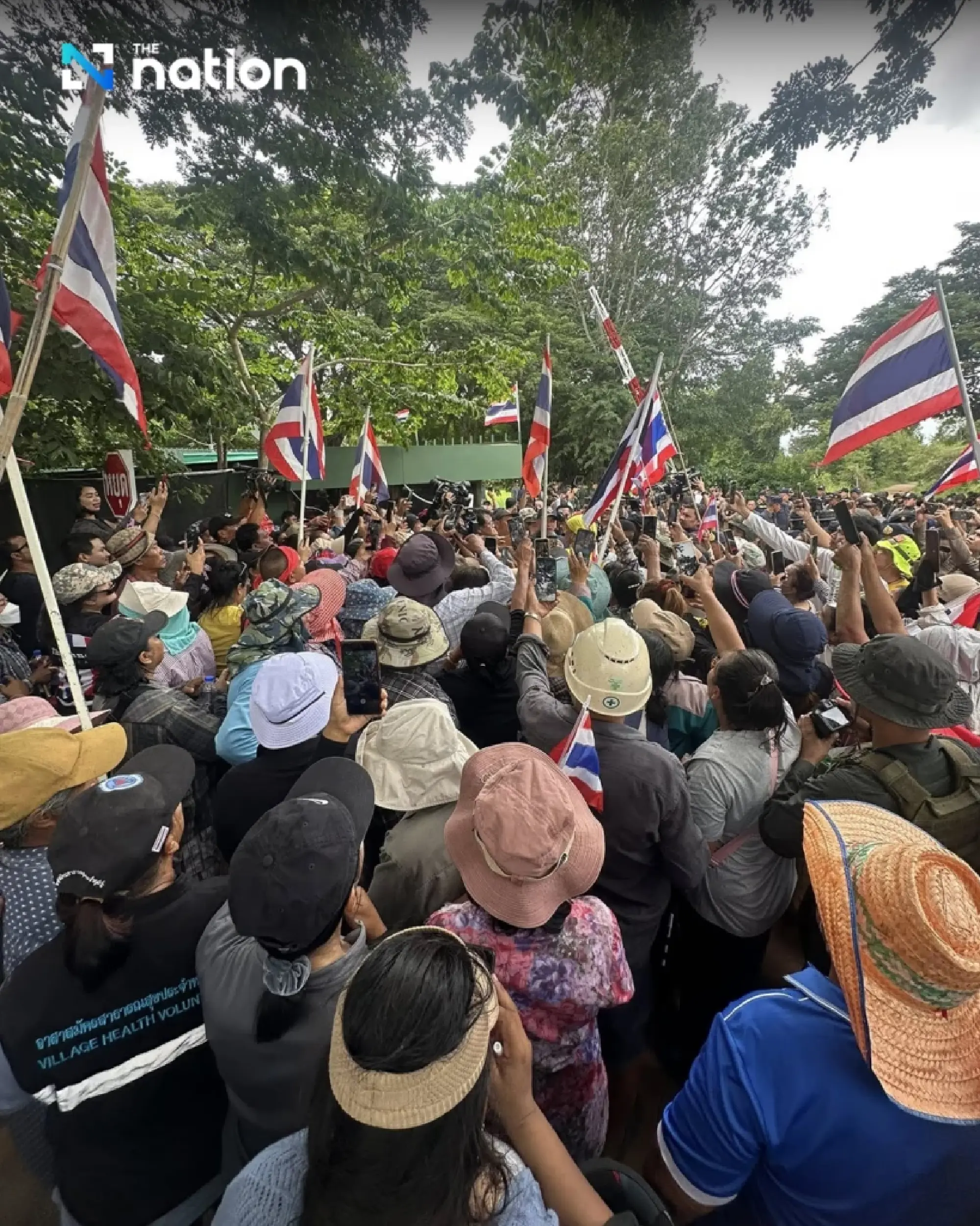 Villagers and nationalist groups rally at Sa Kaeo border to defend Thai territory