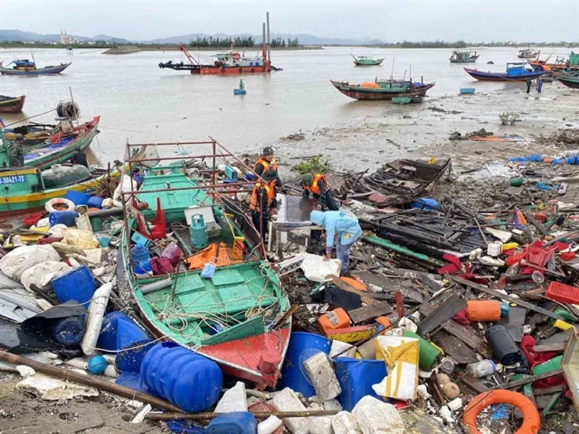Typhoon Kajiki causes severe damage, 3 dead, 13 injured in Vietnam