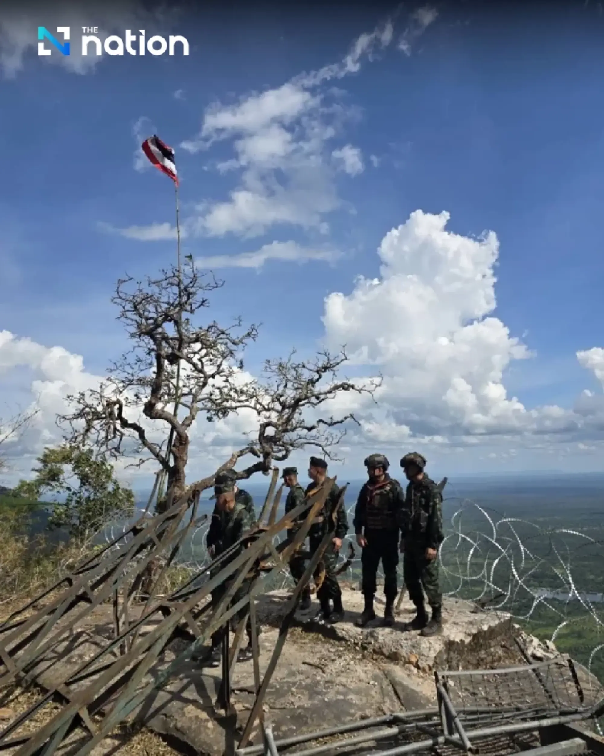 2nd Army Commander visits Phu Makhua, stresses vigilance on sovereignty