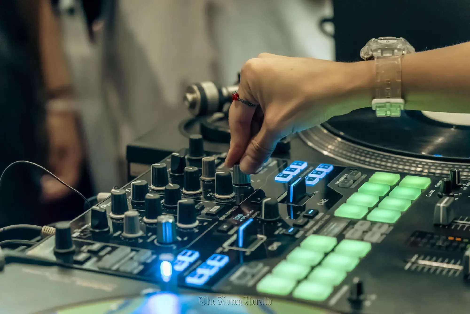 Seoul’s night owls try daylight: coffee, dancing, and new friends at sunrise