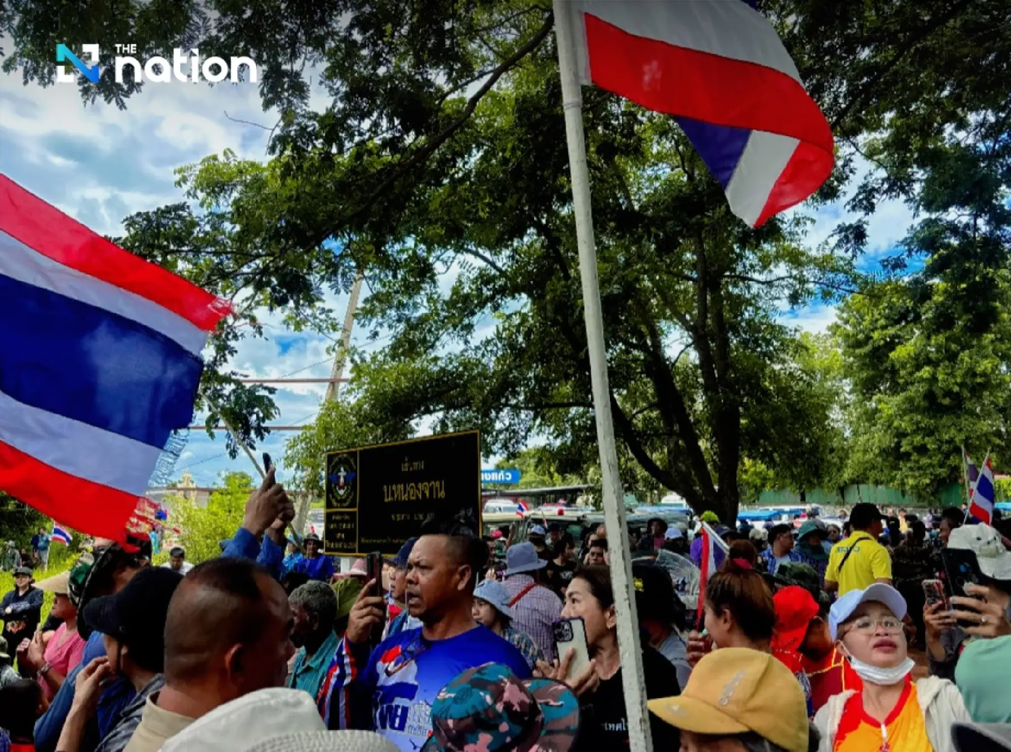 Villagers and nationalist groups rally at Sa Kaeo border to defend Thai territory