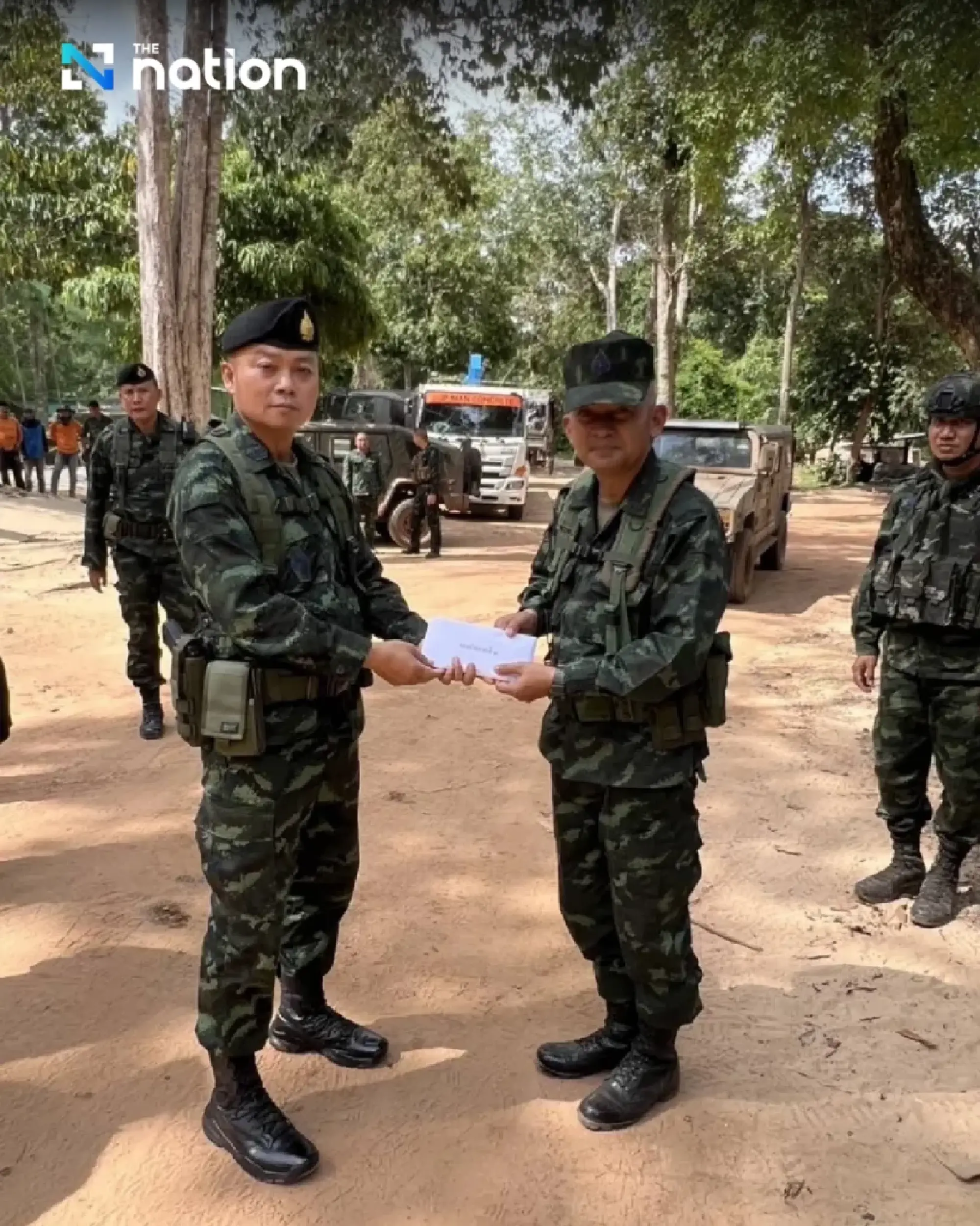 2nd Army Commander visits Phu Makhua, stresses vigilance on sovereignty