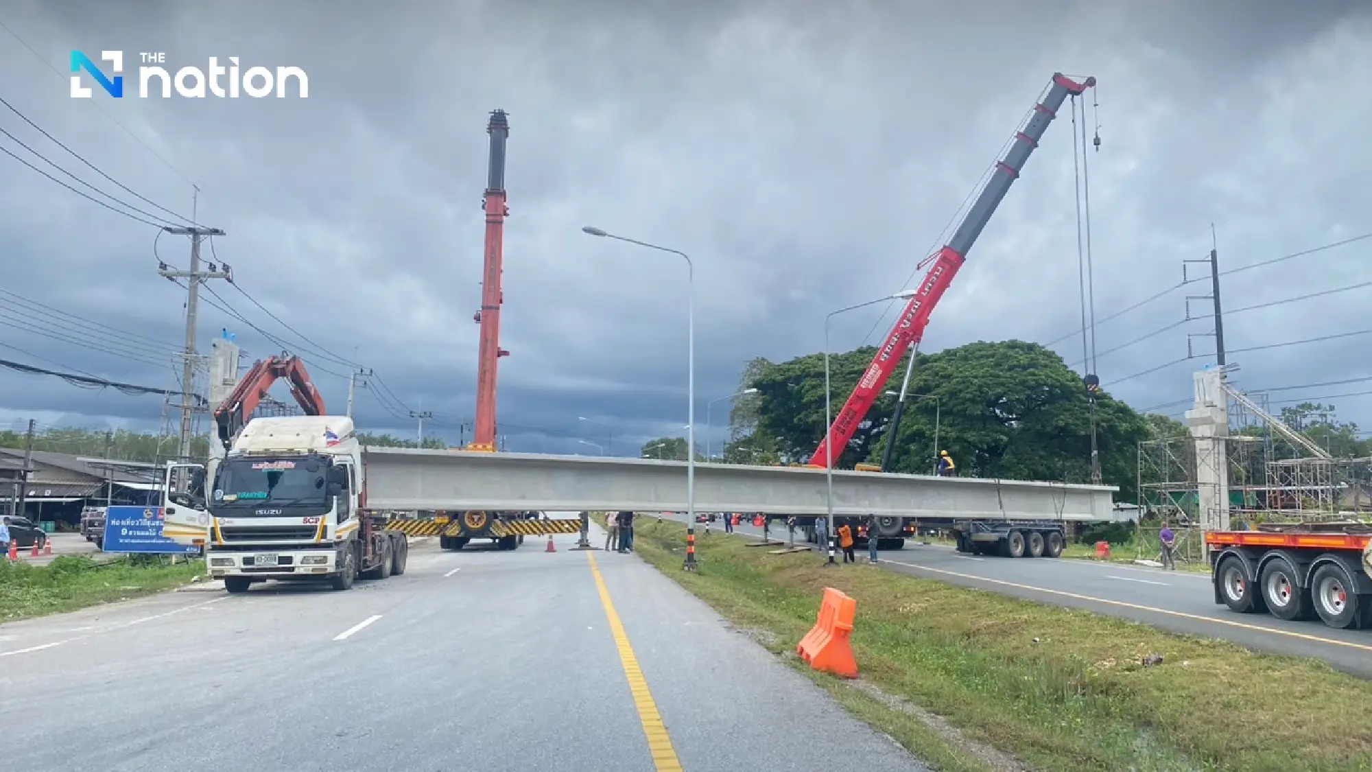 Pedestrian bridge under construction collapses on Highway 317 in Chanthaburi, no injuries reported