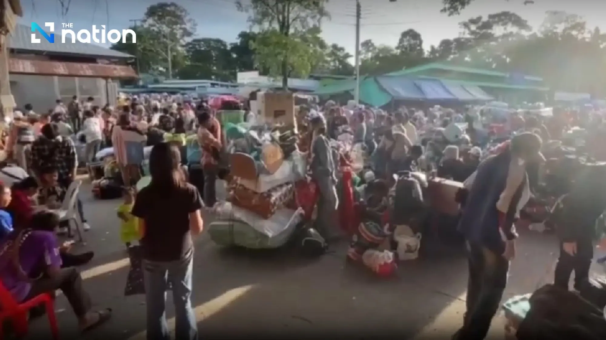 Tens of thousands of Cambodians return home via Chanthaburi border crossing