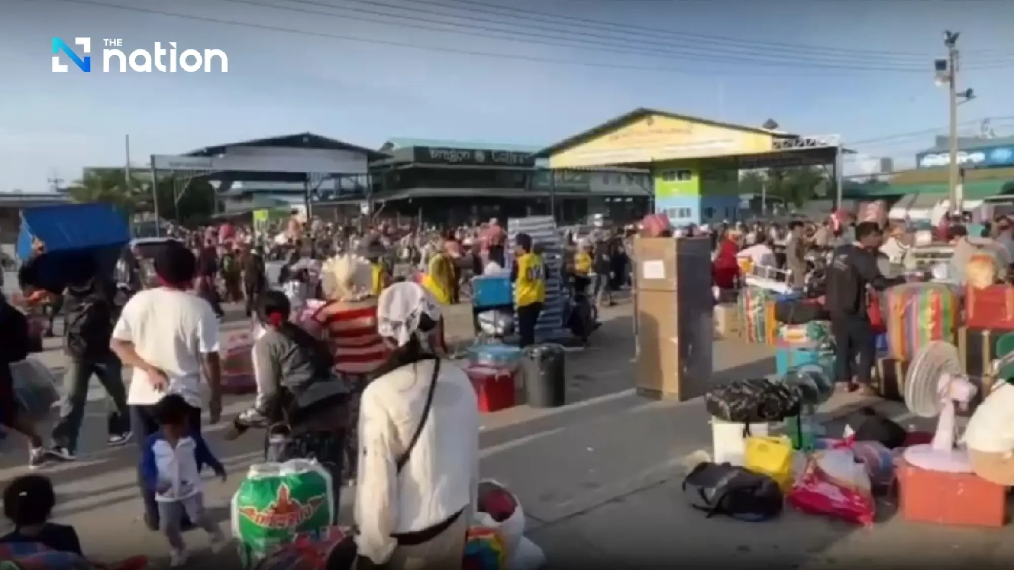 Tens of thousands of Cambodians return home via Chanthaburi border crossing