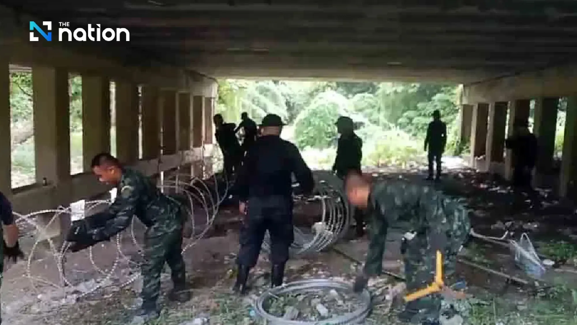 Troops lay 9.8 km barbed wire on Sa Kaeo border